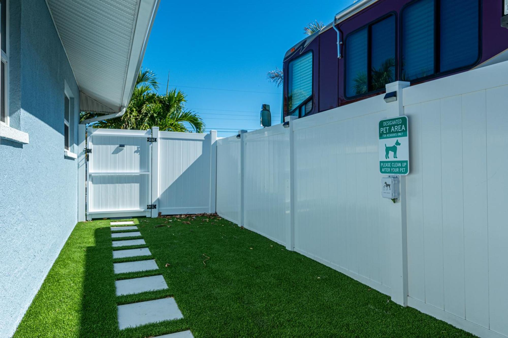 Royal Palm Paradise! Waterfront, Private Pool & Hot Tub, Boat Dock! * Bradenton