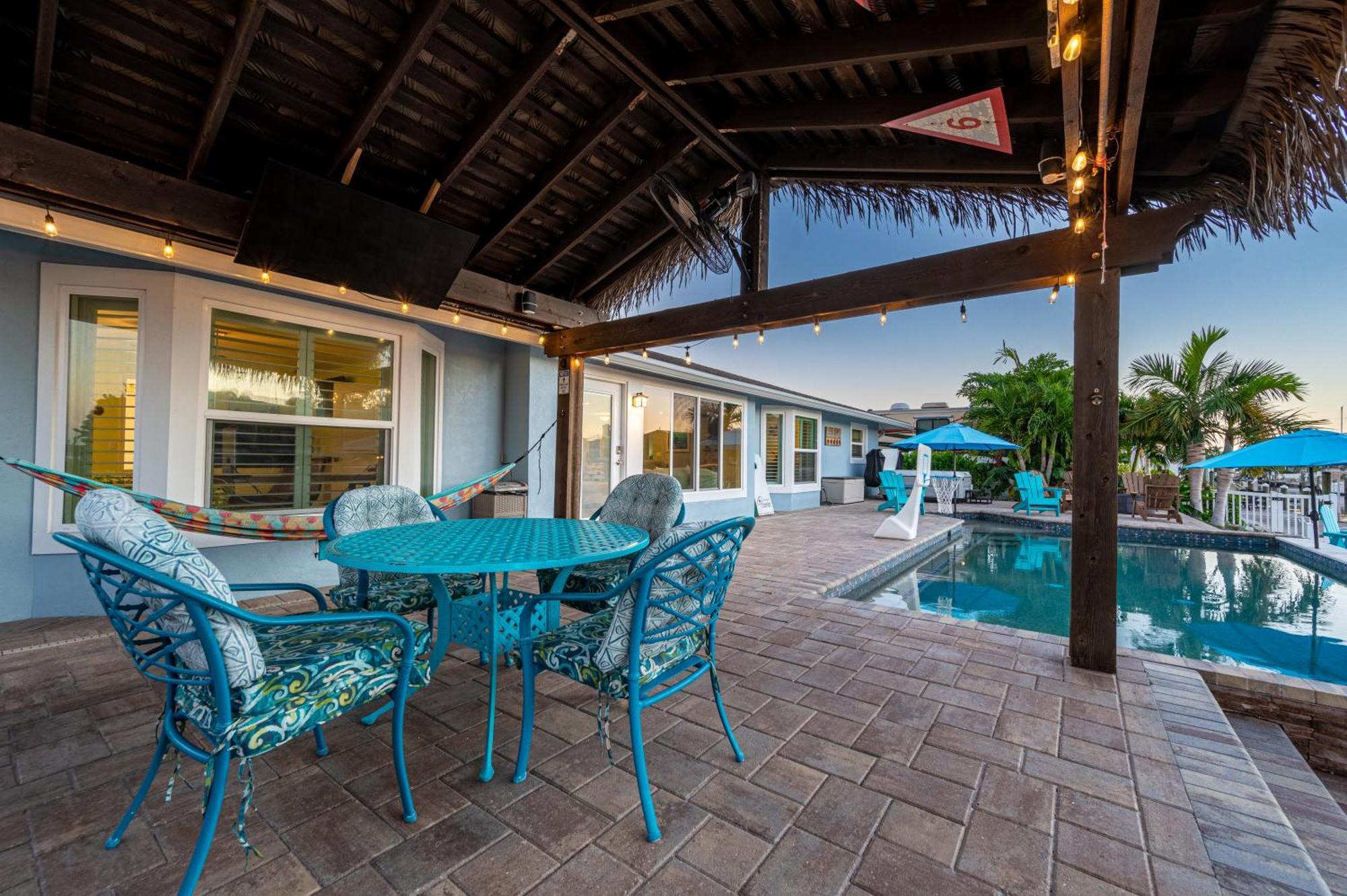 Holiday home Royal Palm Paradise! Waterfront, Private Pool & Hot Tub, Boat Dock!