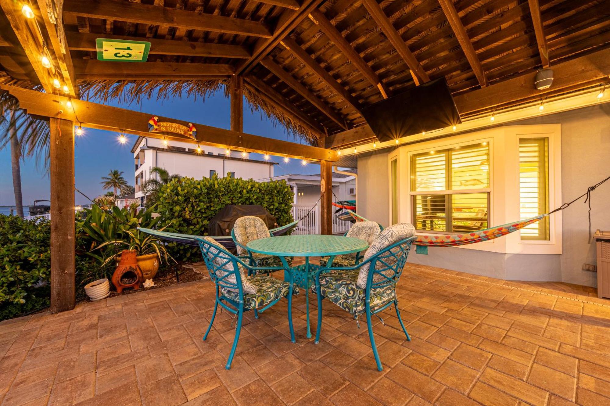 Royal Palm Paradise! Waterfront, Private Pool & Hot Tub, Boat Dock! *