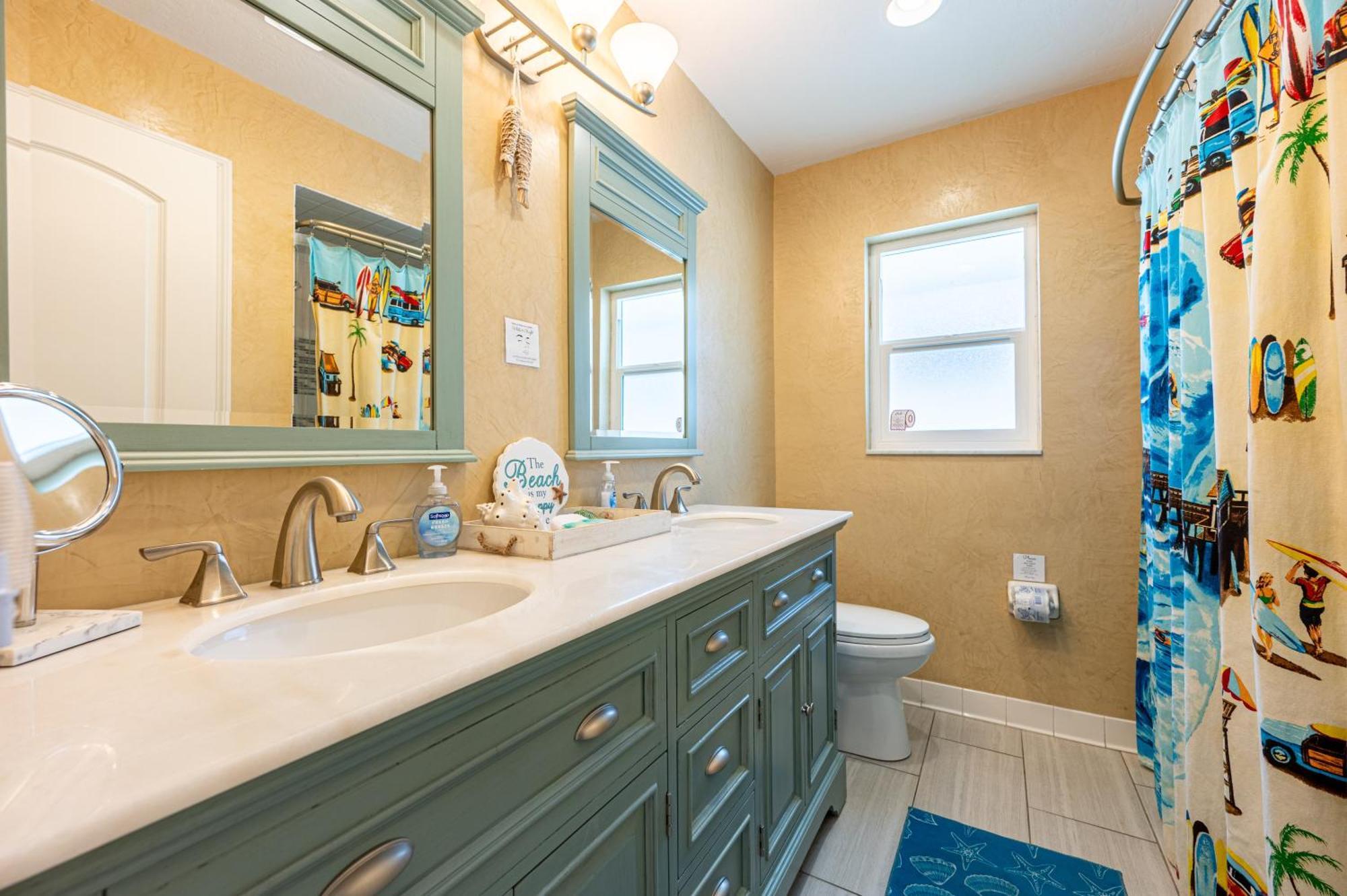 Holiday home Royal Palm Paradise! Waterfront, Private Pool & Hot Tub, Boat Dock! Bradenton