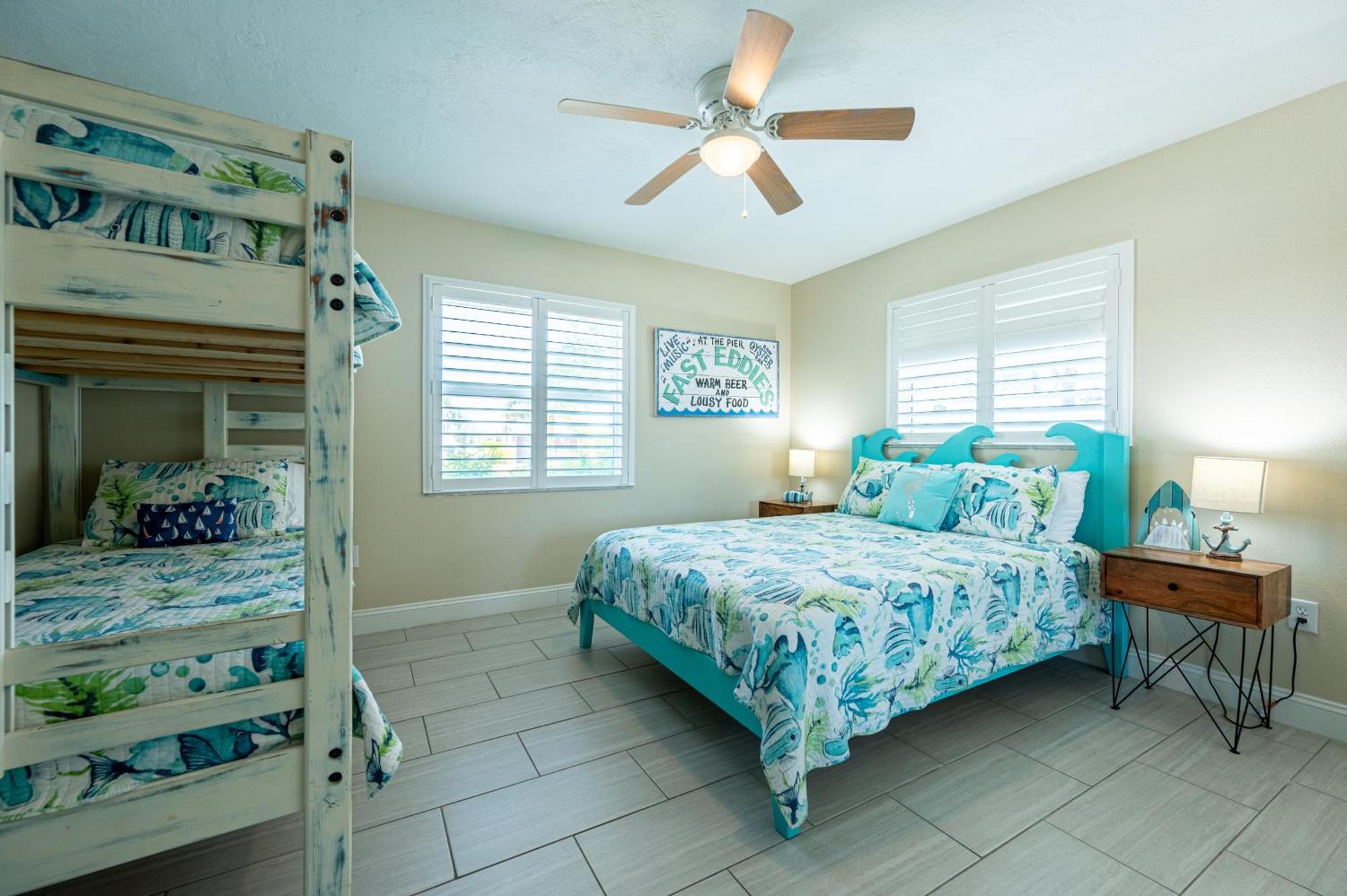 Royal Palm Paradise! Waterfront, Private Pool & Hot Tub, Boat Dock! Bradenton