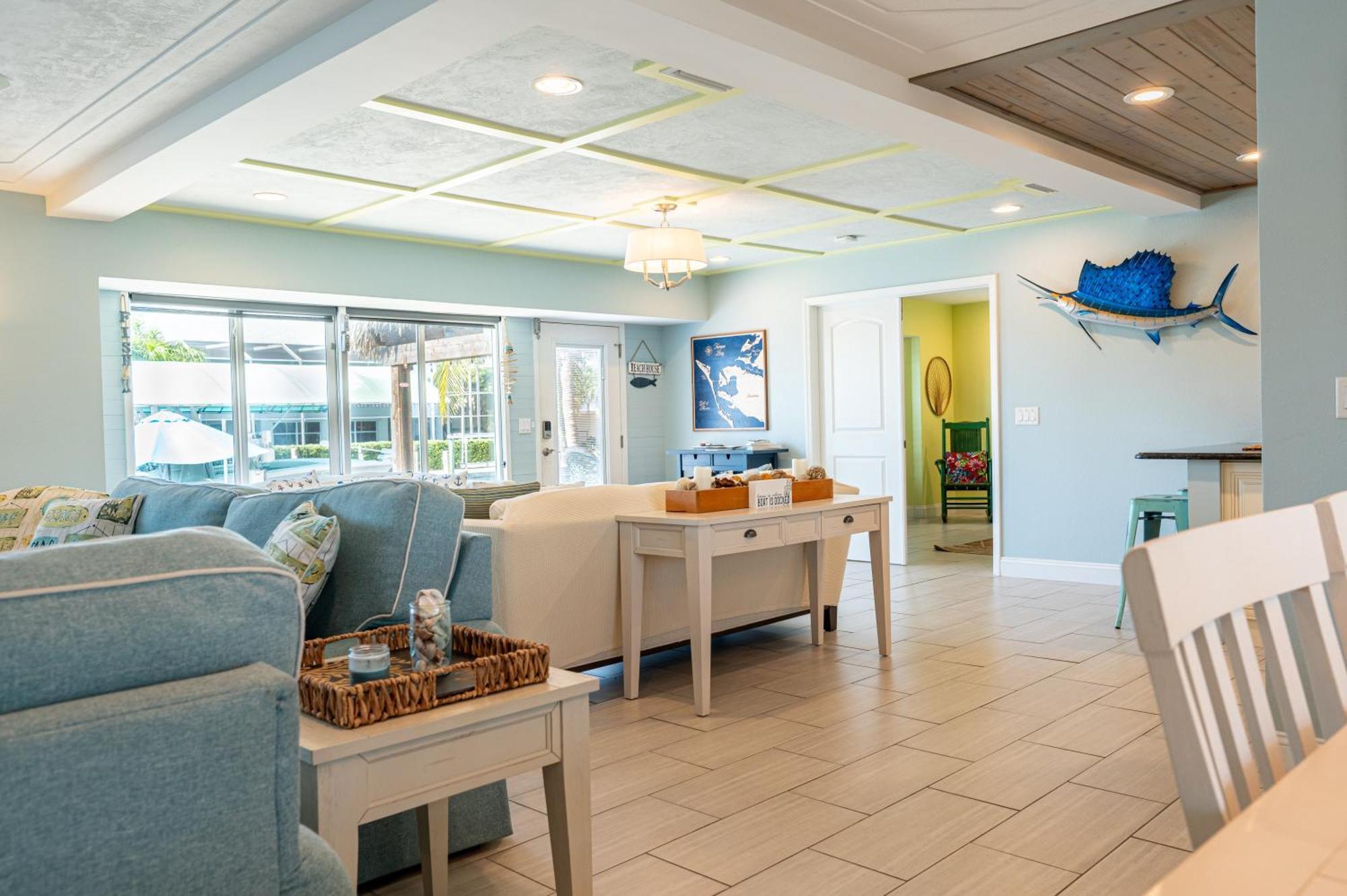 Holiday home Royal Palm Paradise! Waterfront, Private Pool & Hot Tub, Boat Dock!