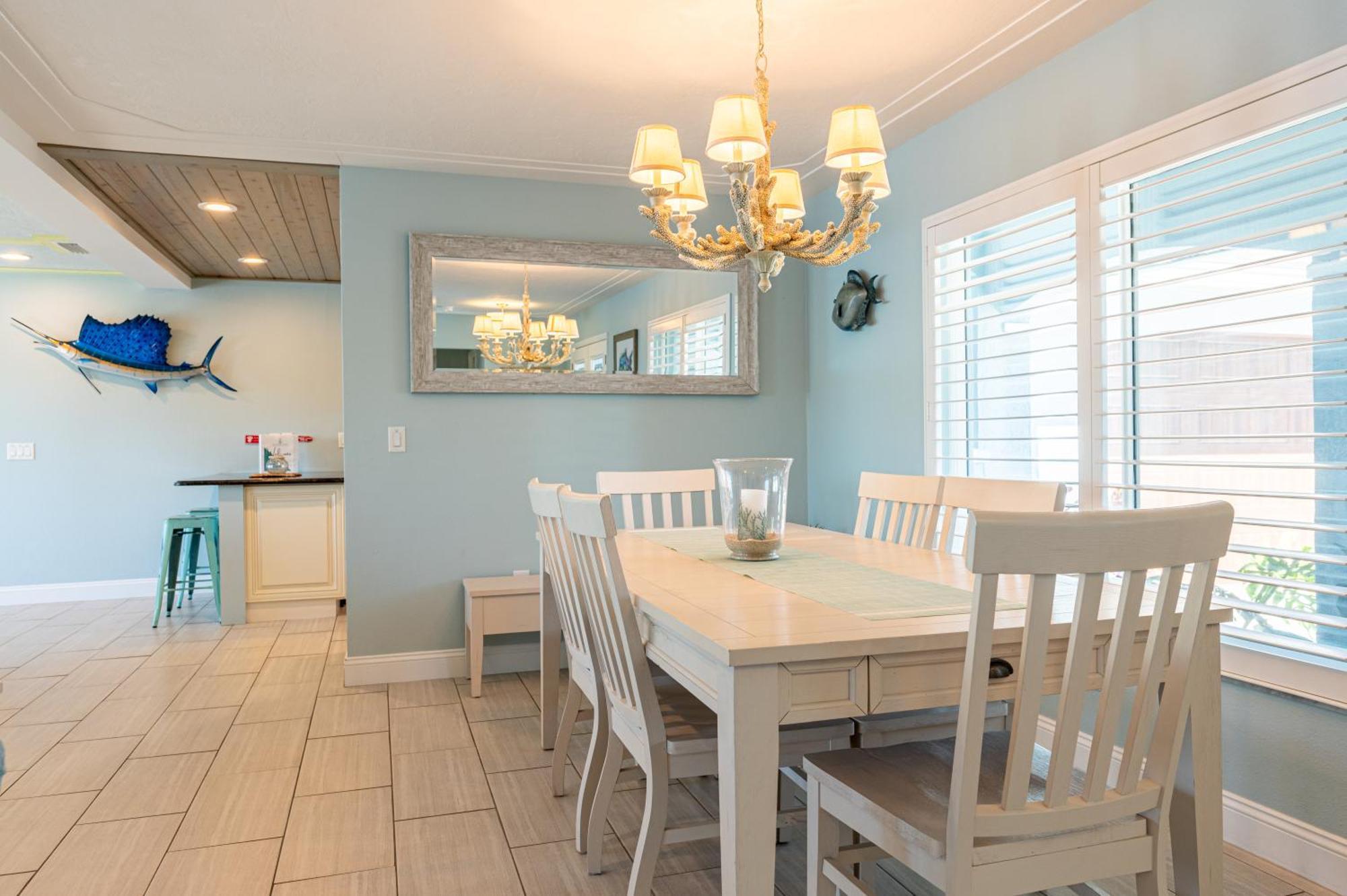 Royal Palm Paradise! Waterfront, Private Pool & Hot Tub, Boat Dock! *