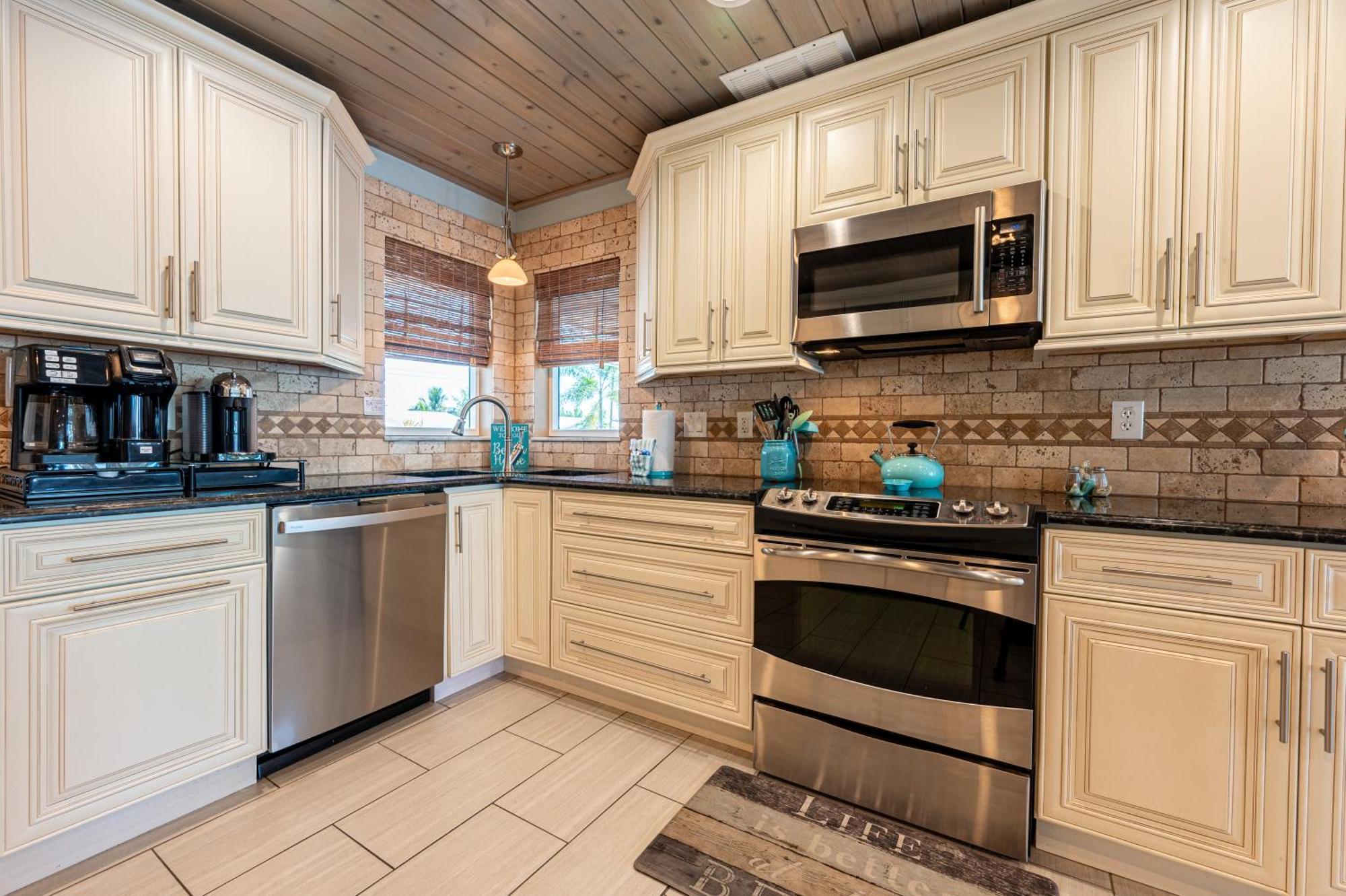 Holiday home Royal Palm Paradise! Waterfront, Private Pool & Hot Tub, Boat Dock! *
