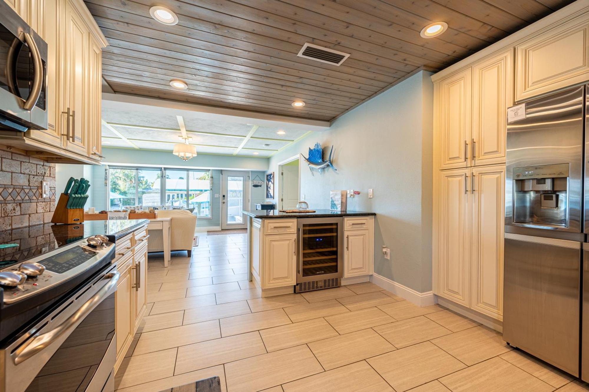 Royal Palm Paradise! Waterfront, Private Pool & Hot Tub, Boat Dock! * Bradenton