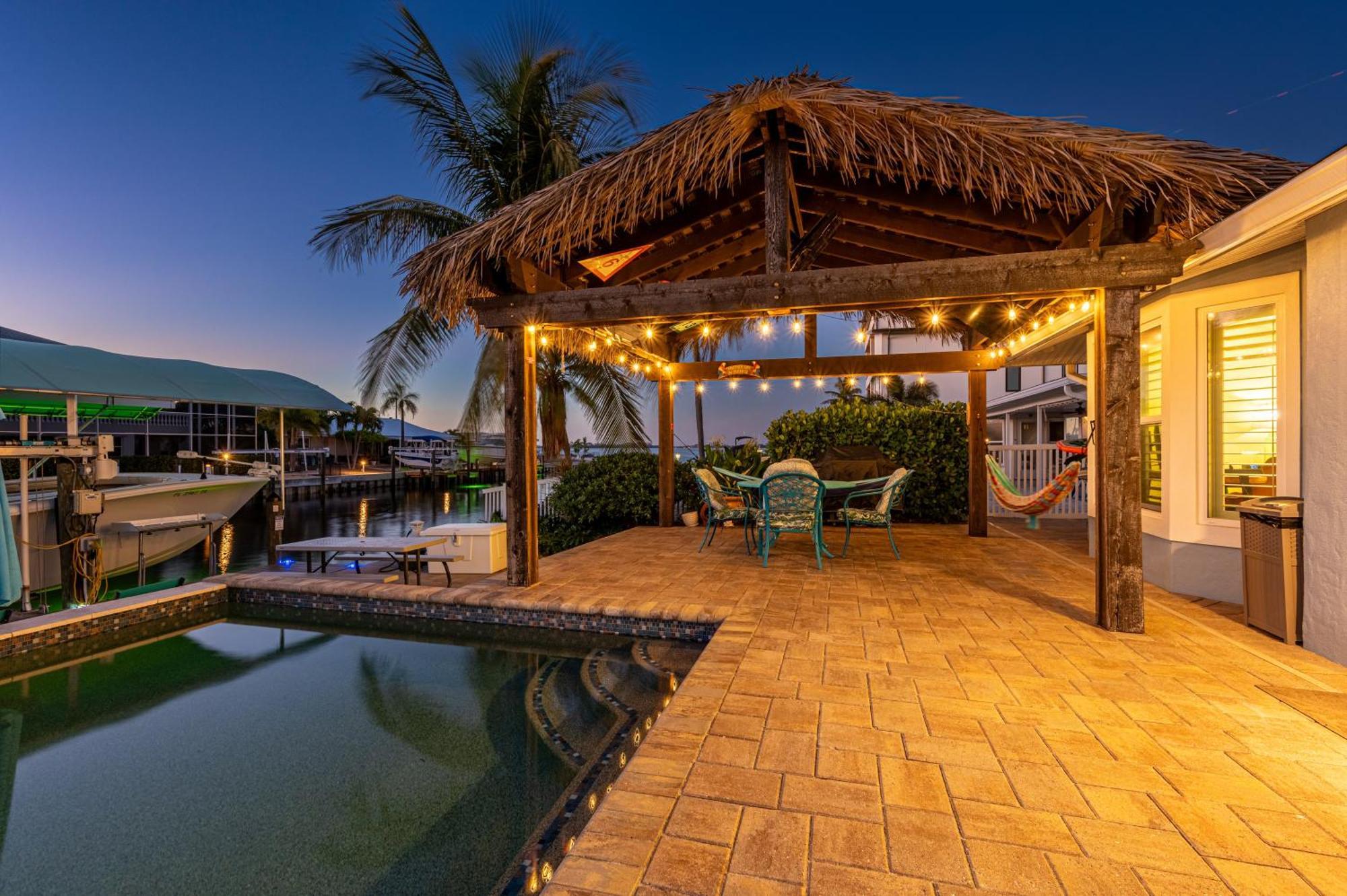 Royal Palm Paradise! Waterfront, Private Pool & Hot Tub, Boat Dock!
