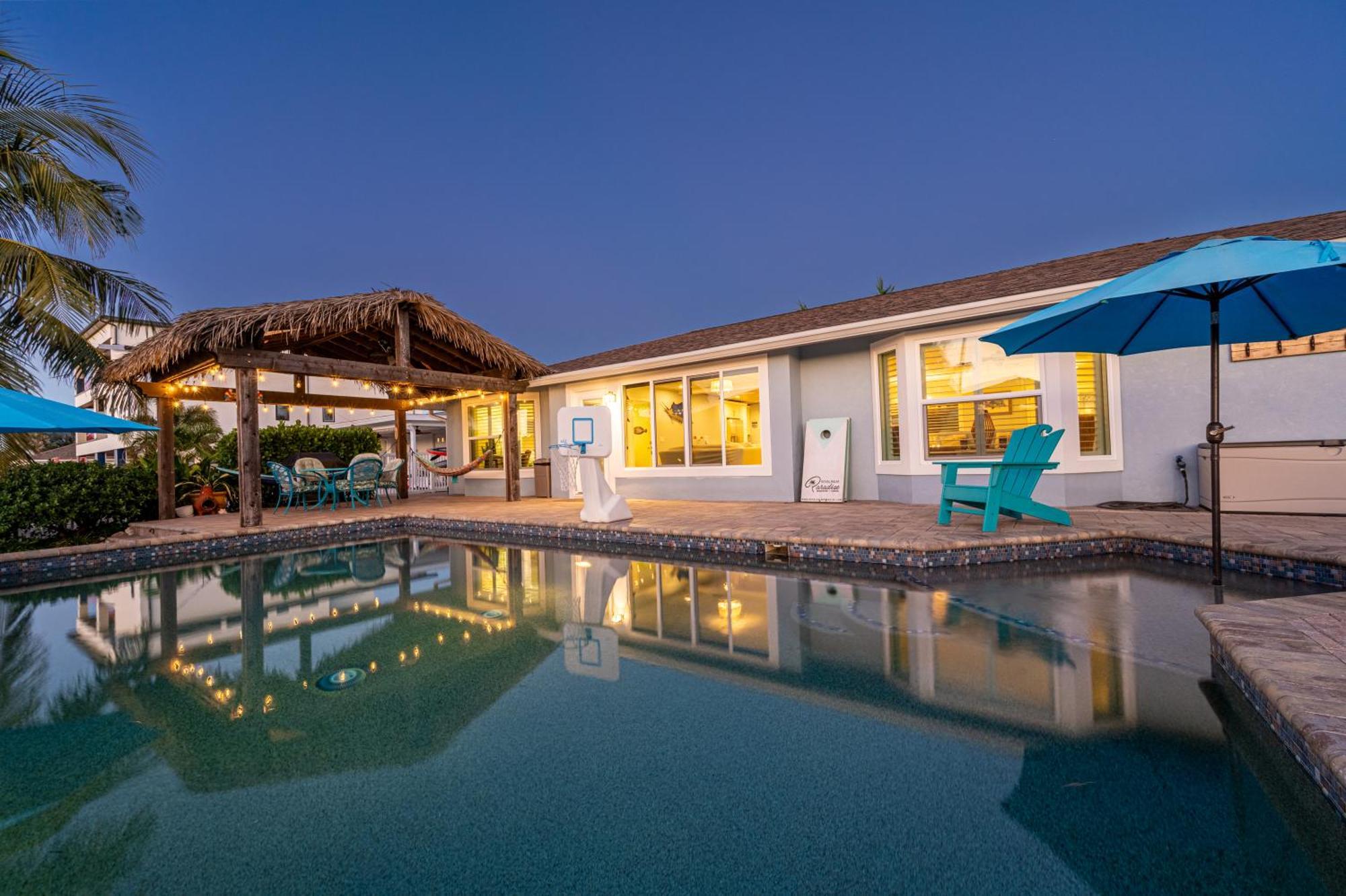 Holiday home Royal Palm Paradise! Waterfront, Private Pool & Hot Tub, Boat Dock! *