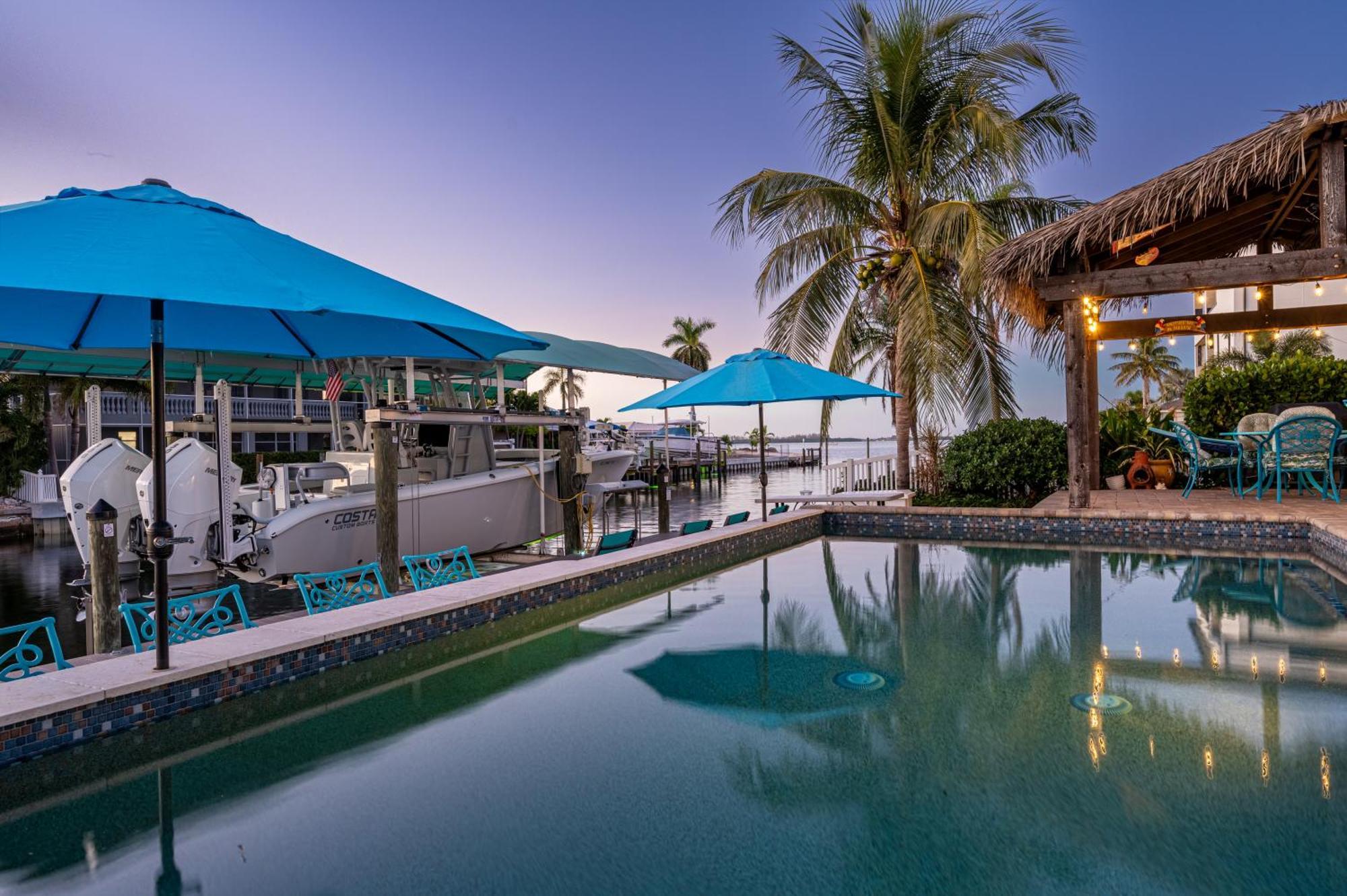 Royal Palm Paradise! Waterfront, Private Pool & Hot Tub, Boat Dock!