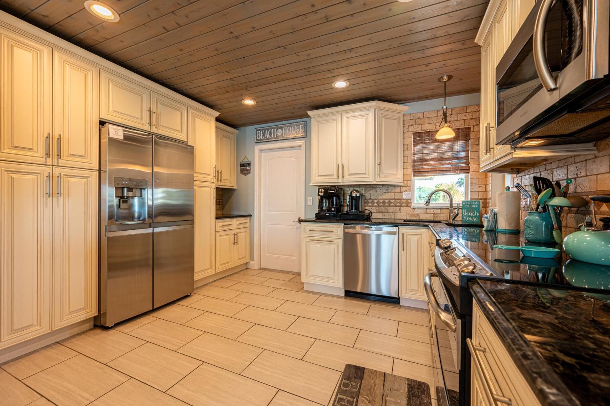 Holiday home Royal Palm Paradise! Waterfront, Private Pool & Hot Tub, Boat Dock! Bradenton