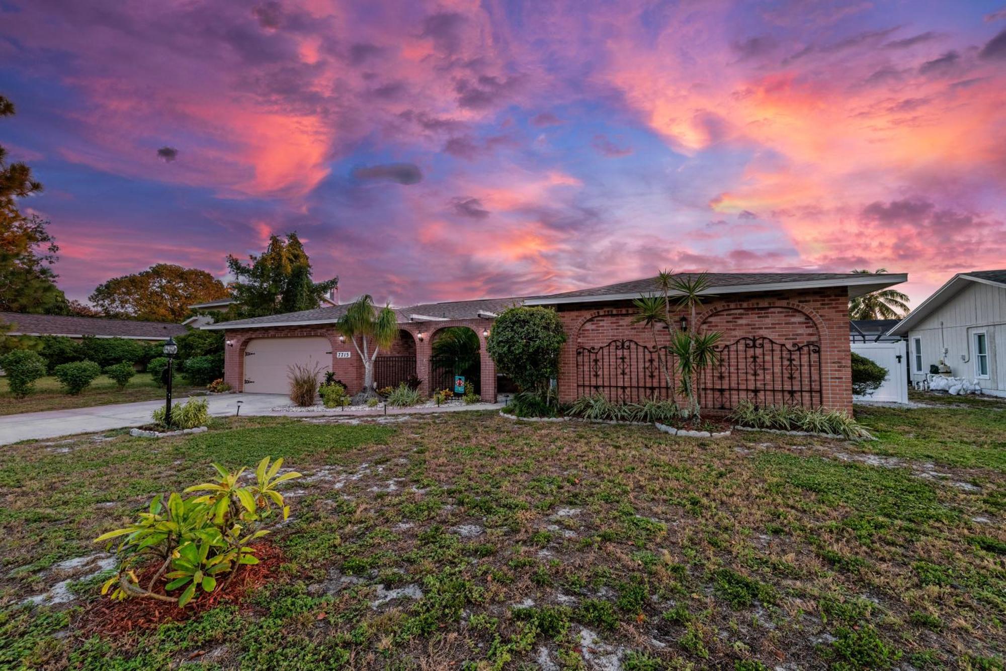 Montauks Point! Private Pool 10 Min Drive To Anna Maria Beaches! *
