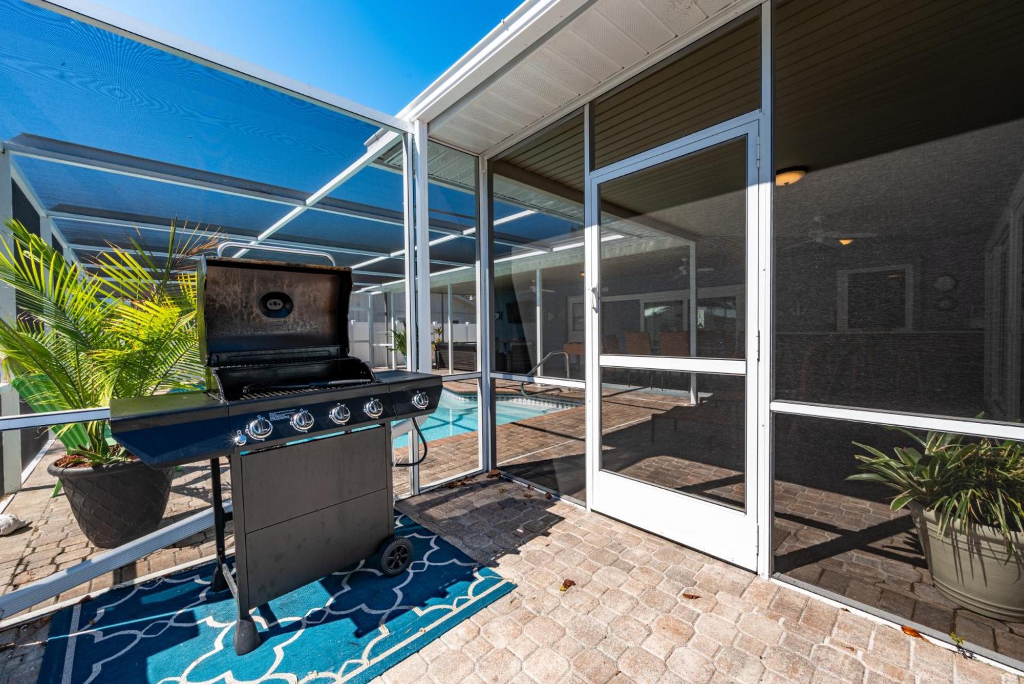 Montauks Point! Private Pool 10 Min Drive To Anna Maria Beaches! *