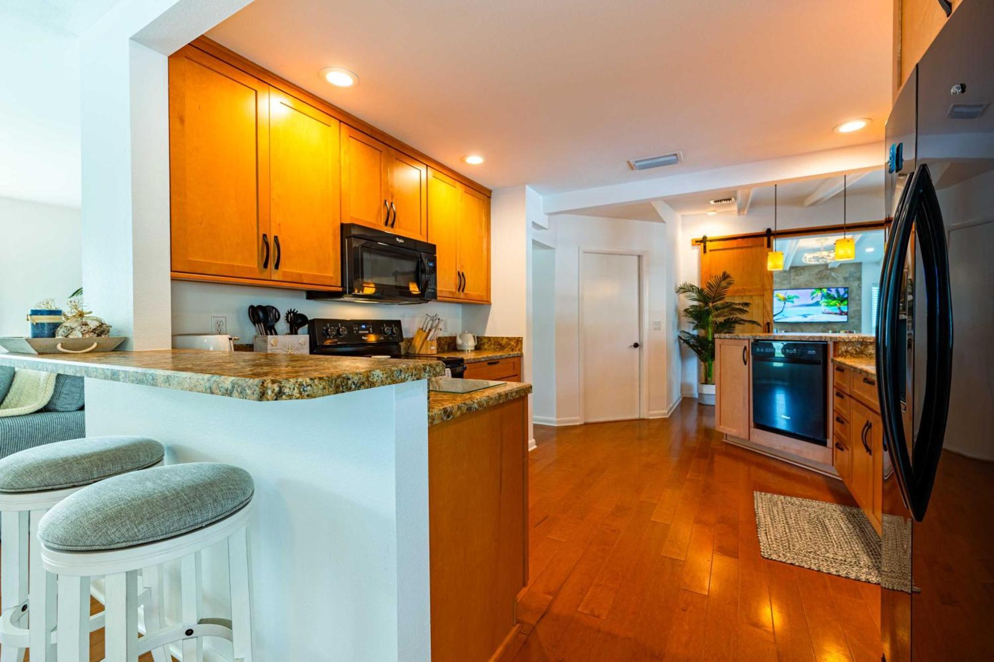 New! House Of Palms! Private Pool Home! Short Drive To Ami