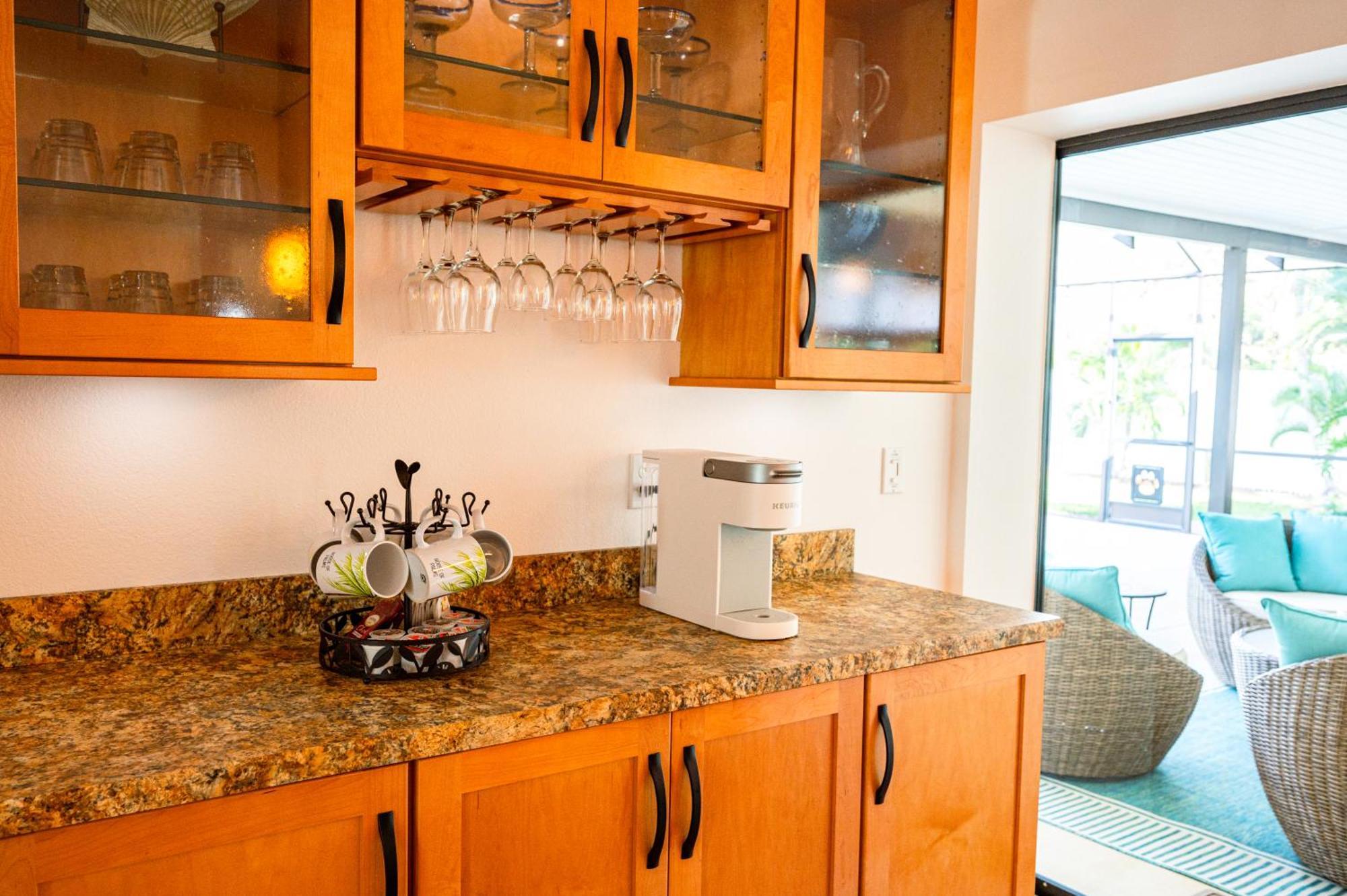 New! House Of Palms! Private Pool Home! Short Drive To Ami Holiday home