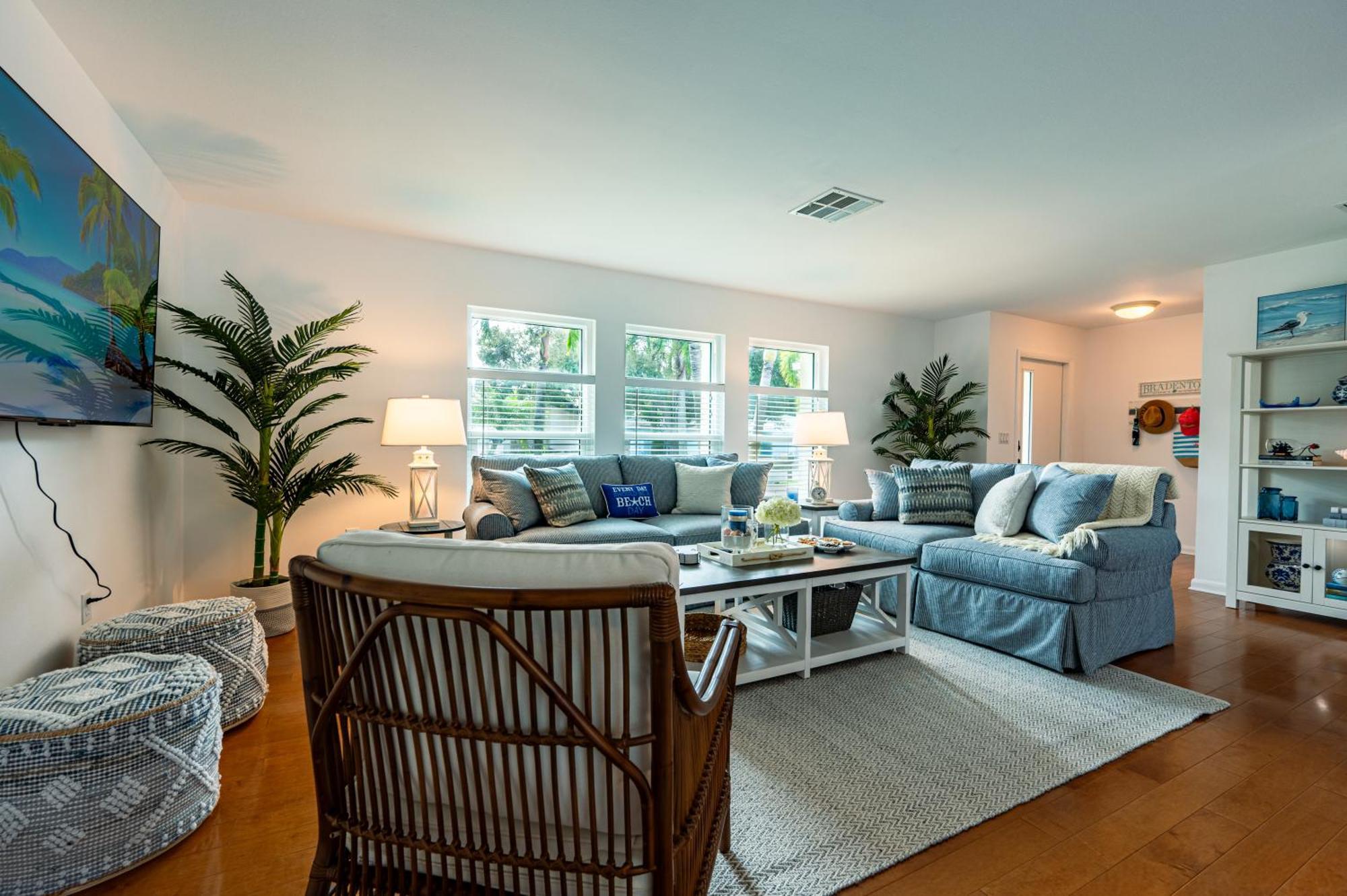 New! House Of Palms! Private Pool Home! Short Drive To Ami
