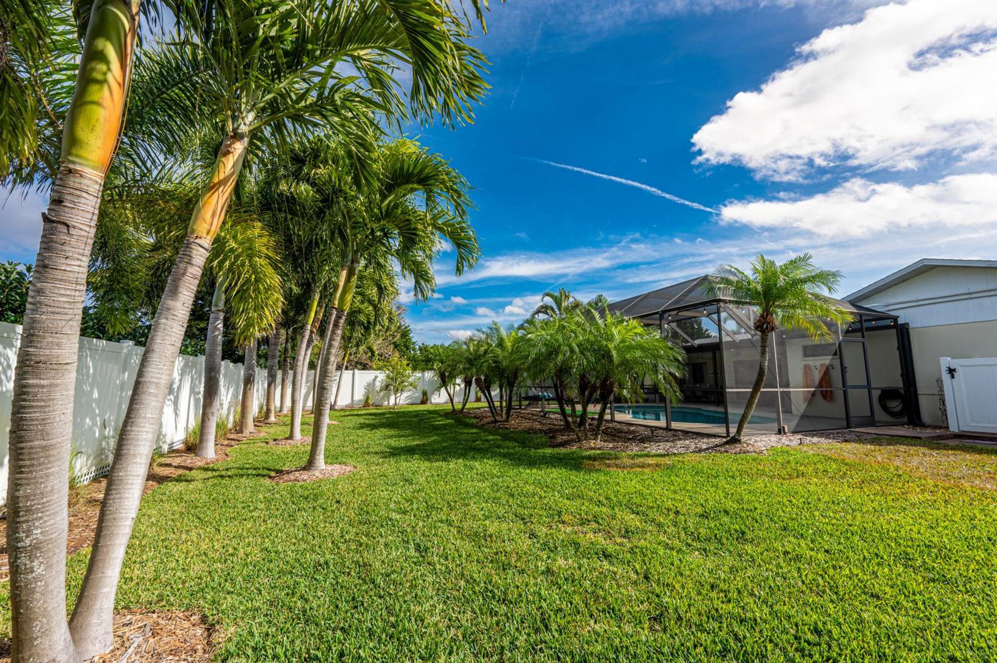 New! House Of Palms! Private Pool Home! Short Drive To Ami Holiday home