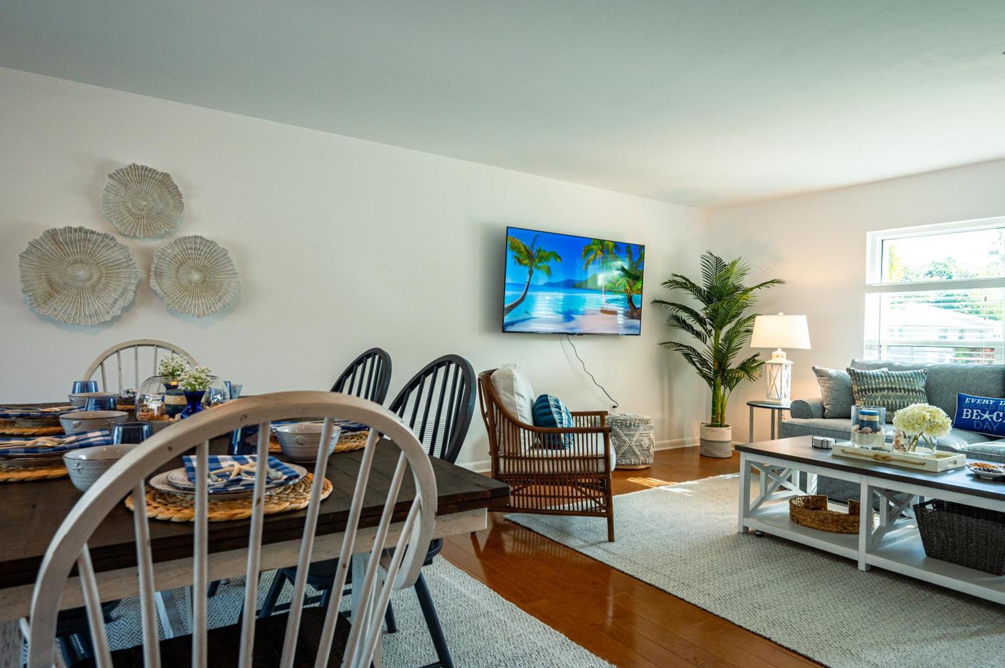 New! House Of Palms! Private Pool Home! Short Drive To Ami Holiday home