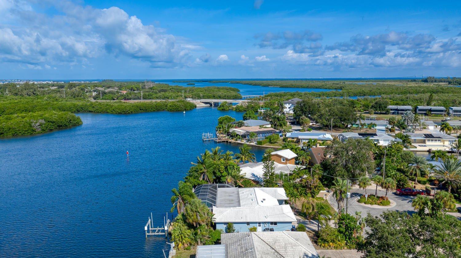 Casa Palma! Beautiful Waterfront With Heated Pool & Dock! Bradenton