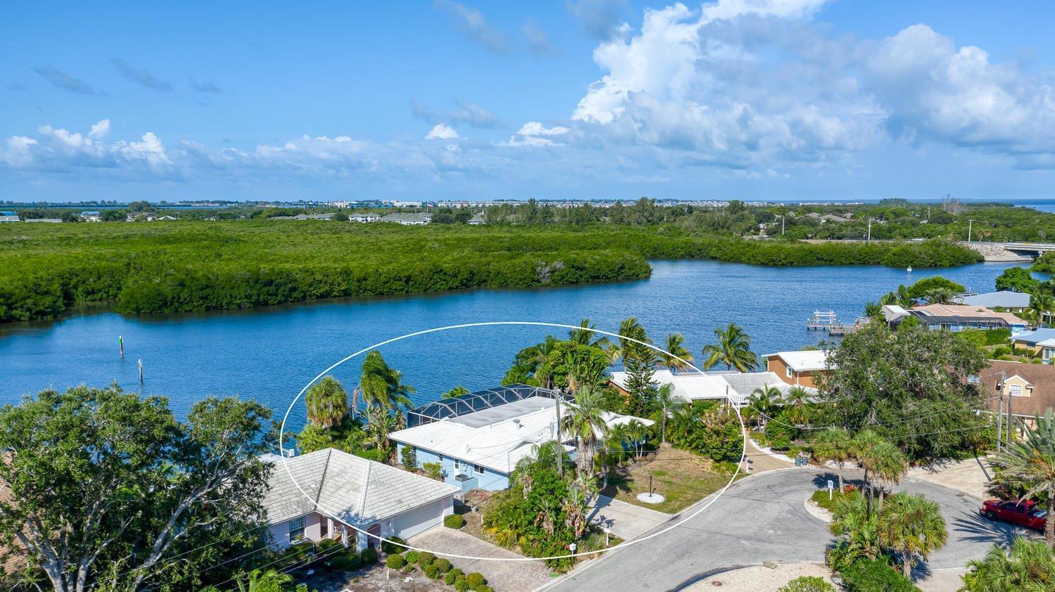Casa Palma! Beautiful Waterfront With Heated Pool & Dock! Holiday home *