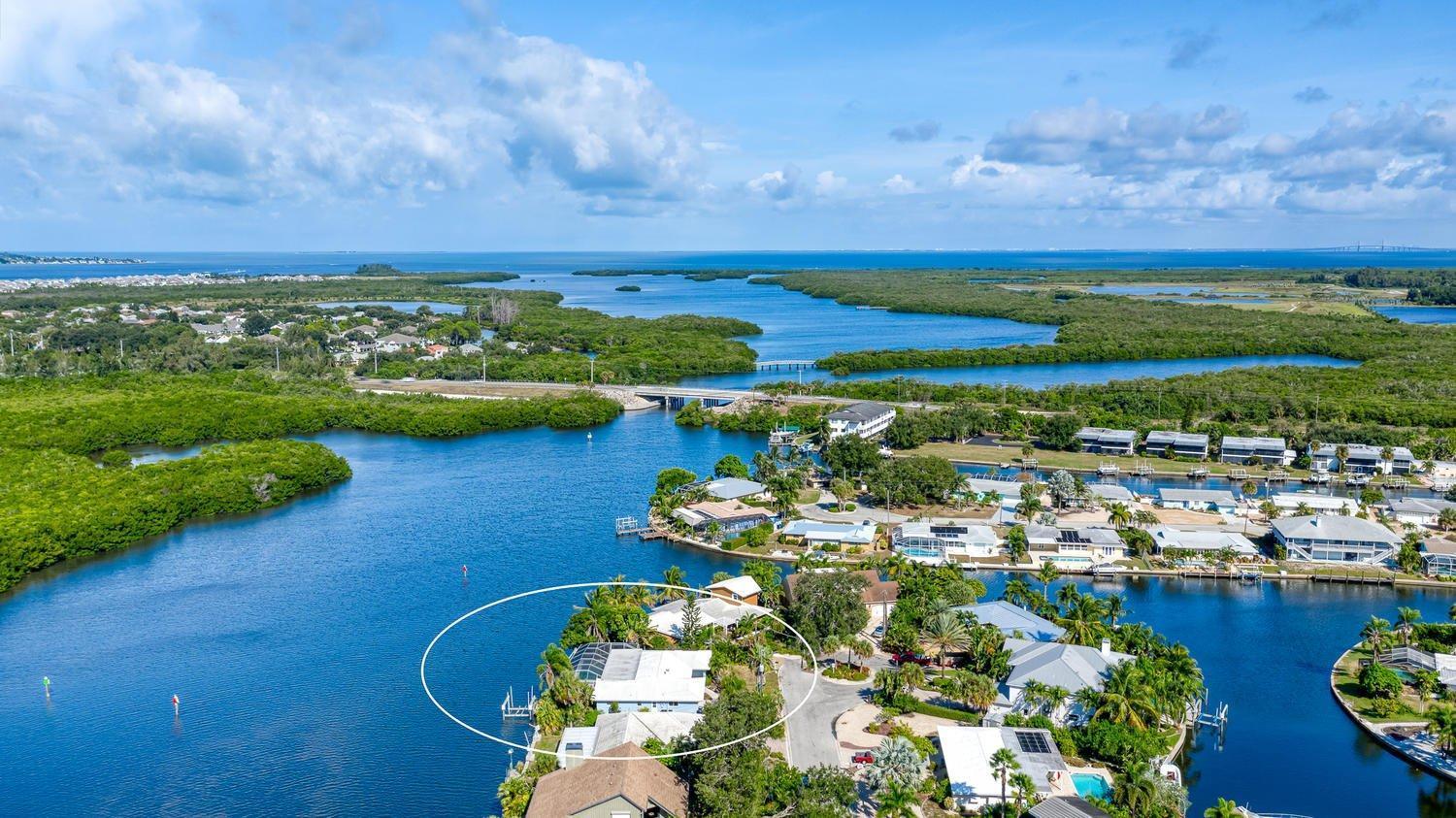 Casa Palma! Beautiful Waterfront With Heated Pool & Dock! Holiday home Bradenton
