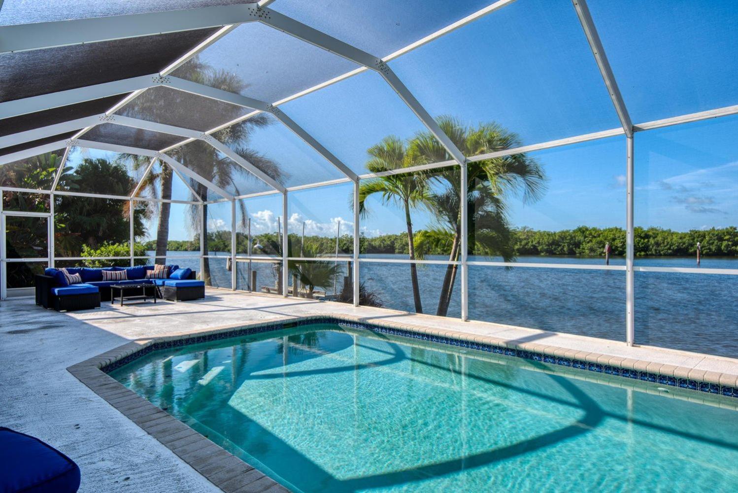 Casa Palma! Beautiful Waterfront With Heated Pool & Dock! * Bradenton