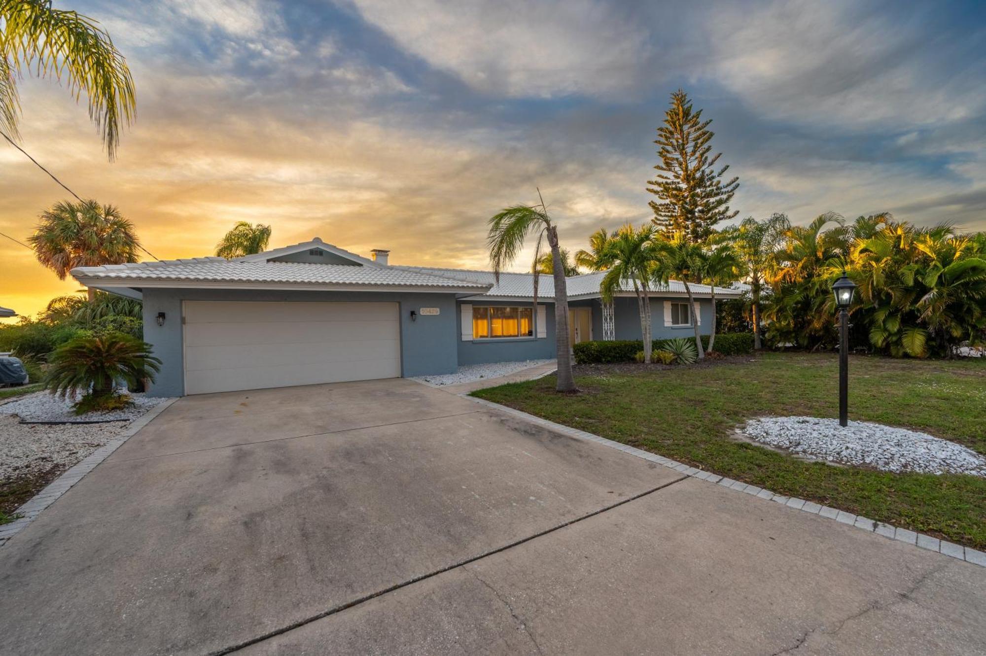 Casa Palma! Beautiful Waterfront With Heated Pool & Dock! * Bradenton