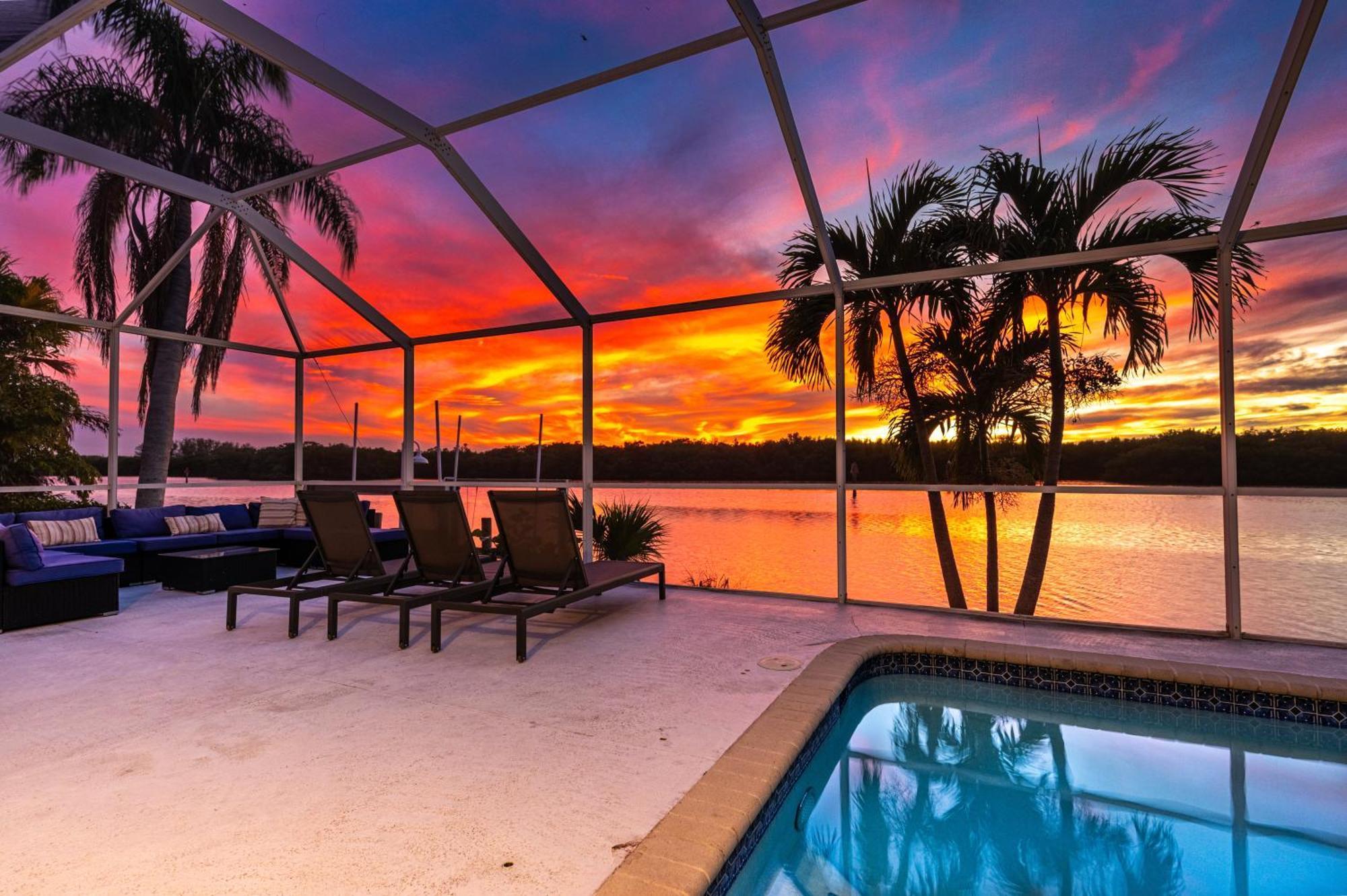 Casa Palma! Beautiful Waterfront With Heated Pool & Dock! * Bradenton