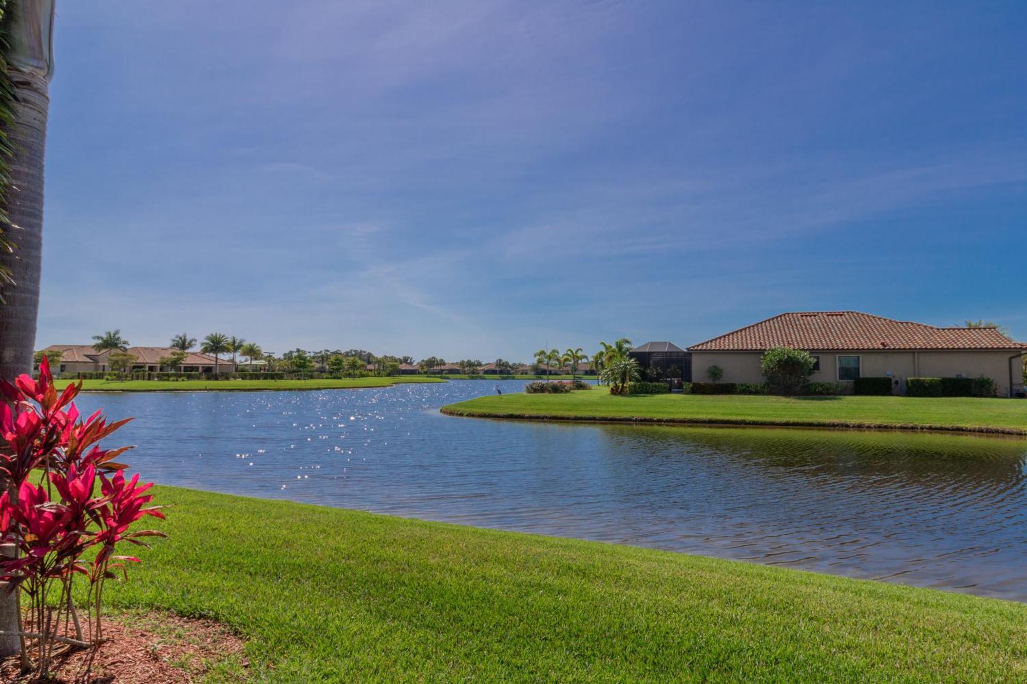 128 Sweet Tree! Lakeside With Private Pool Located In River Golf & Cc *