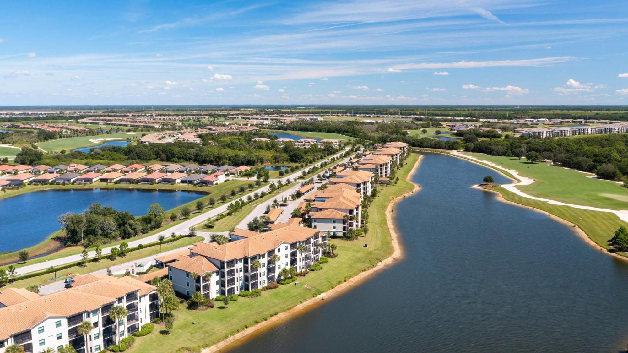 12th Hole Hideaway! Ground Floor At Lakewood National Golf Club! * Bradenton
