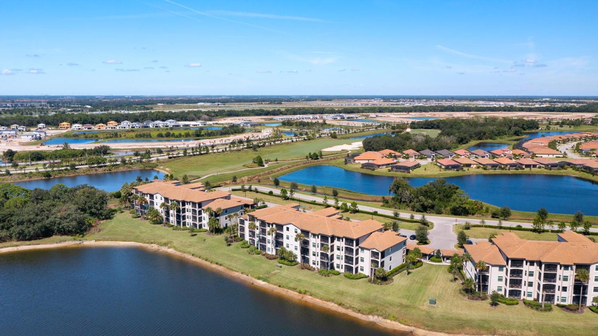 12th Hole Hideaway! Ground Floor At Lakewood National Golf Club! Holiday home