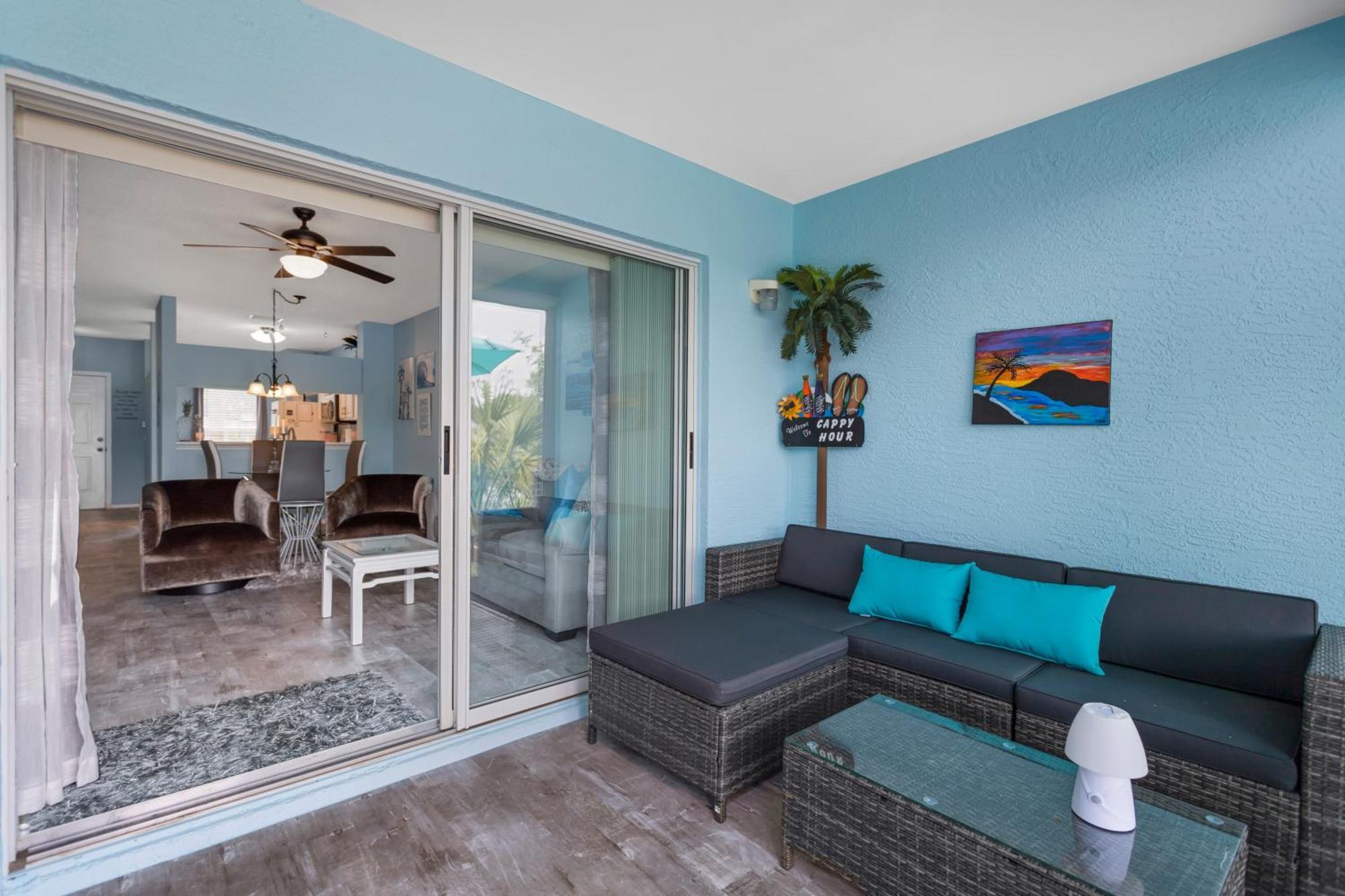 Cappy Hour! Lakefront Townhome With Backyard Paradise And Amazing Community Amenities! Holiday home Bradenton