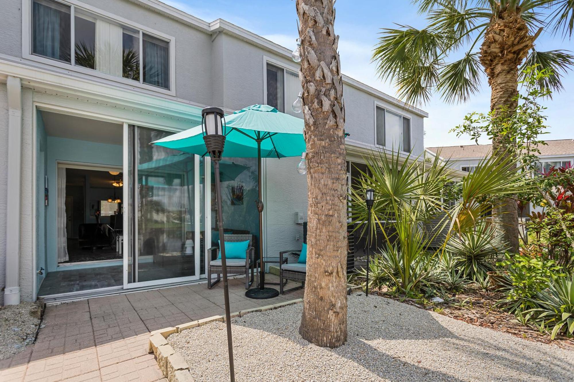 Cappy Hour! Lakefront Townhome With Backyard Paradise And Amazing Community Amenities! Holiday home Bradenton