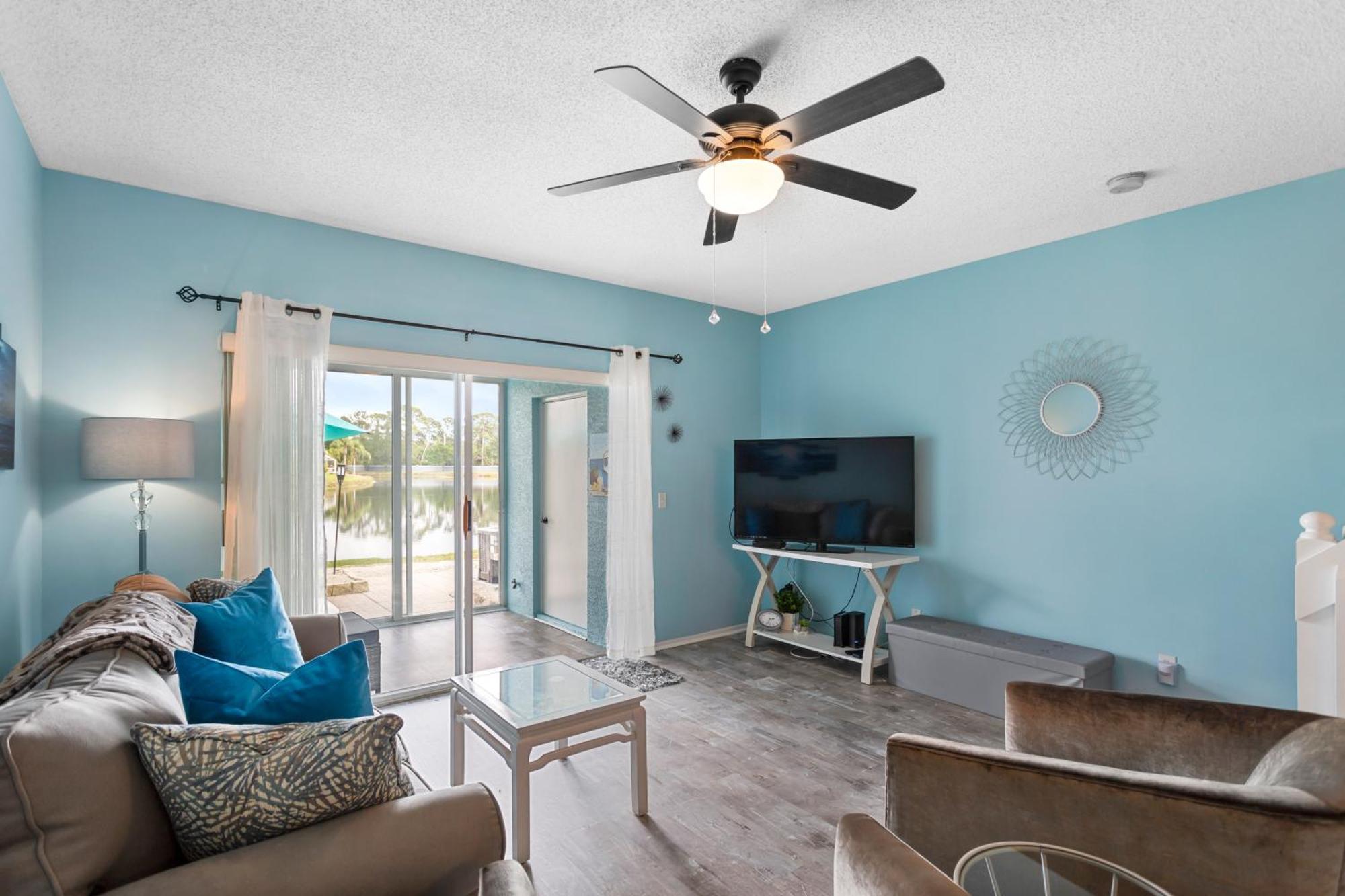 Cappy Hour! Lakefront Townhome With Backyard Paradise And Amazing Community Amenities! Holiday home