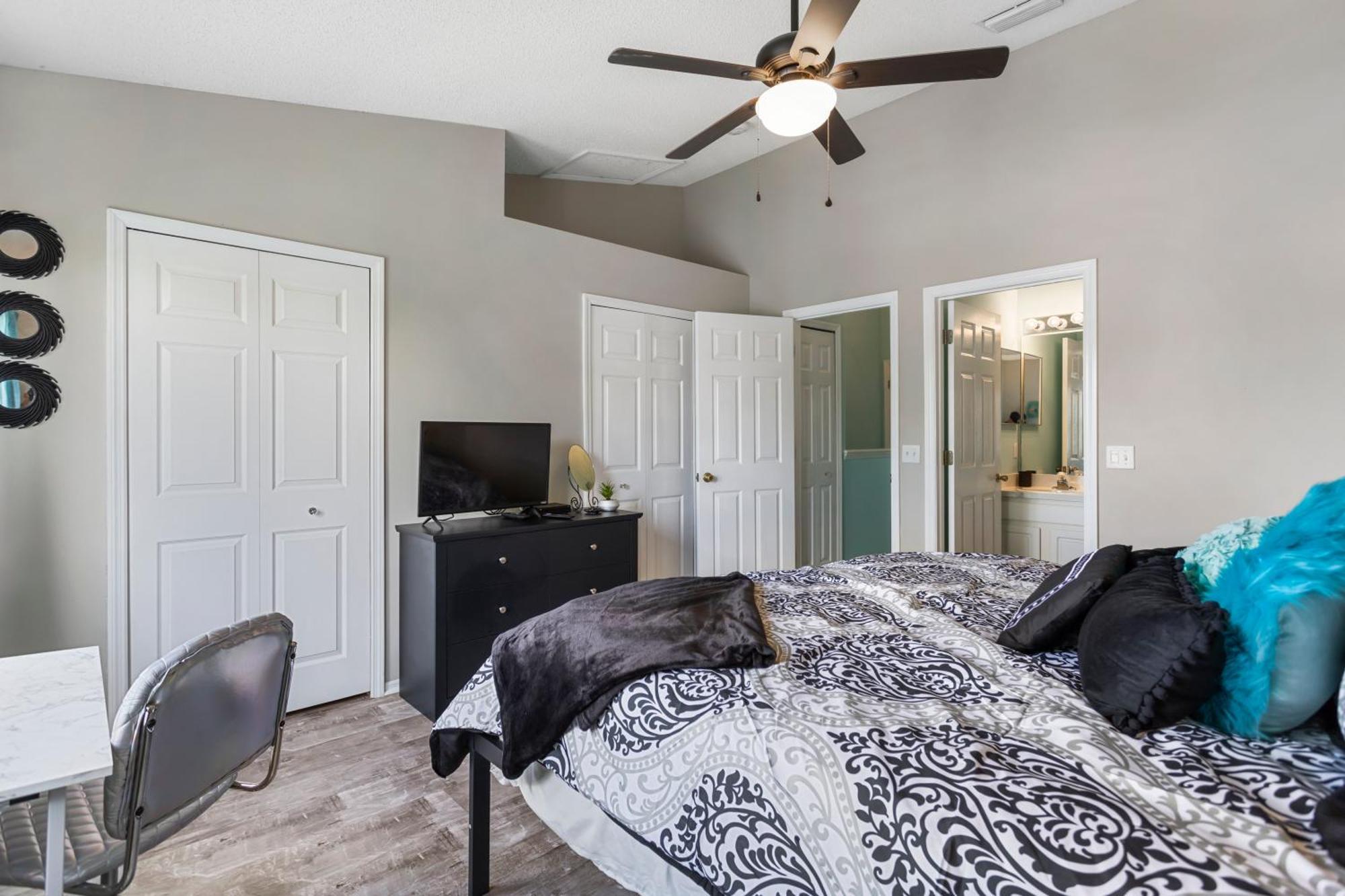Holiday home Cappy Hour! Lakefront Townhome With Backyard Paradise And Amazing Community Amenities!