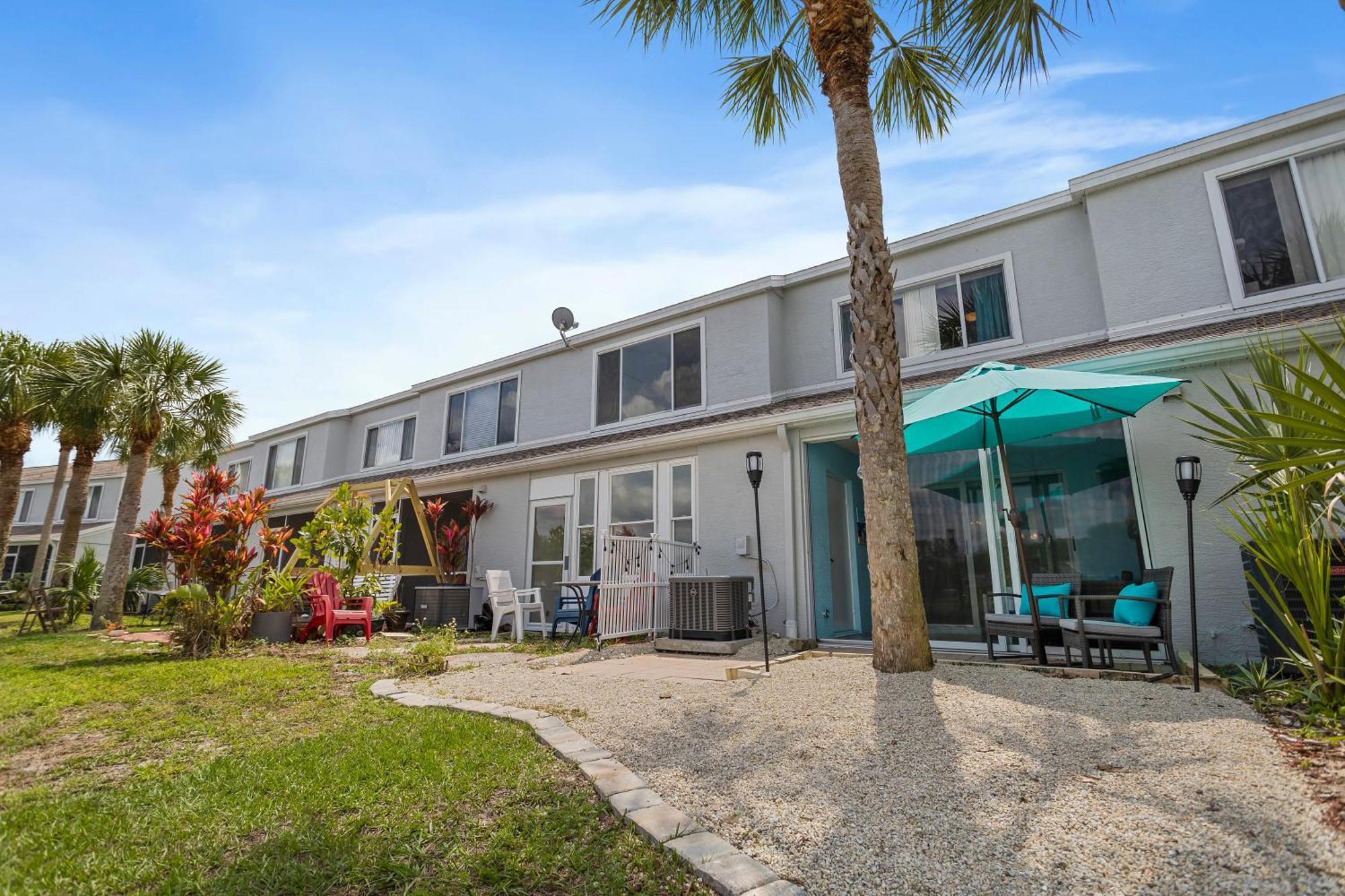 Cappy Hour! Lakefront Townhome With Backyard Paradise And Amazing Community Amenities! * Bradenton