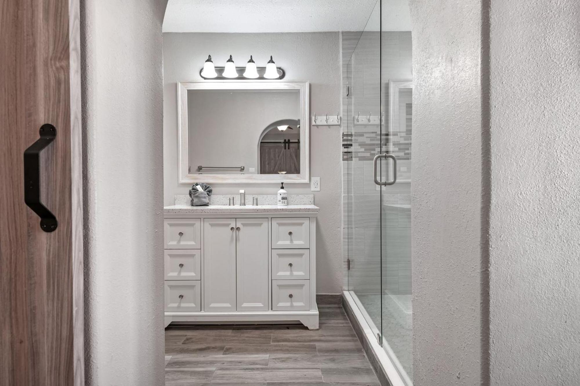 Holiday home Cape Vista Getaway! Heated Pool Minutes Away From Anna Maria With Grill! Bradenton
