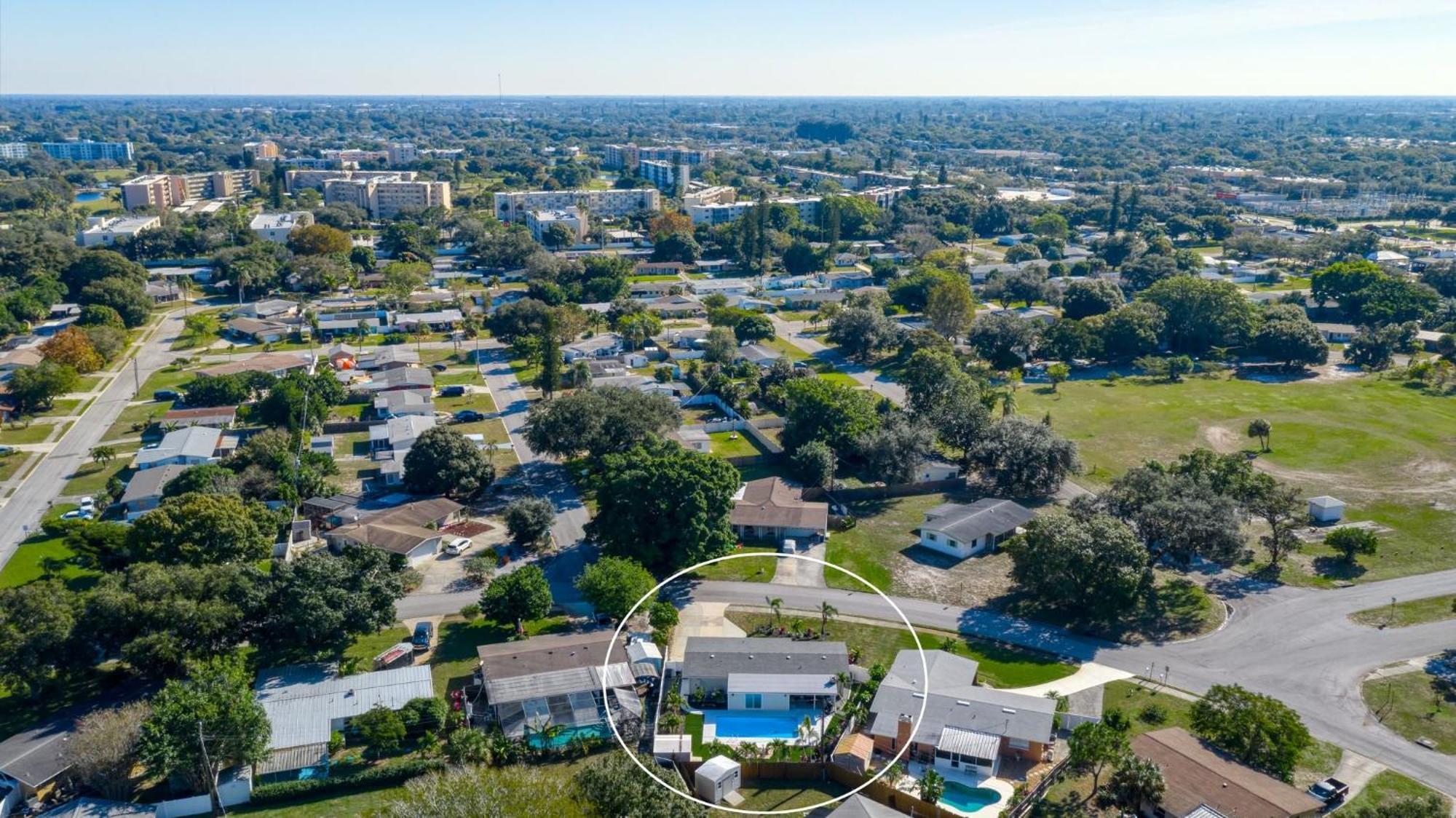 Cape Vista Getaway! Heated Pool Minutes Away From Anna Maria With Grill! Bradenton
