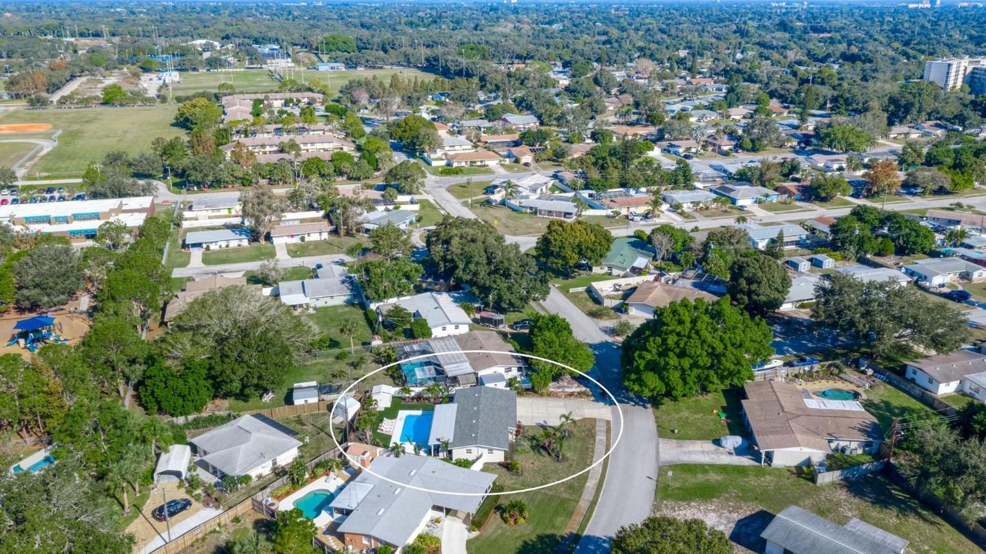 Holiday home Cape Vista Getaway! Heated Pool Minutes Away From Anna Maria With Grill!