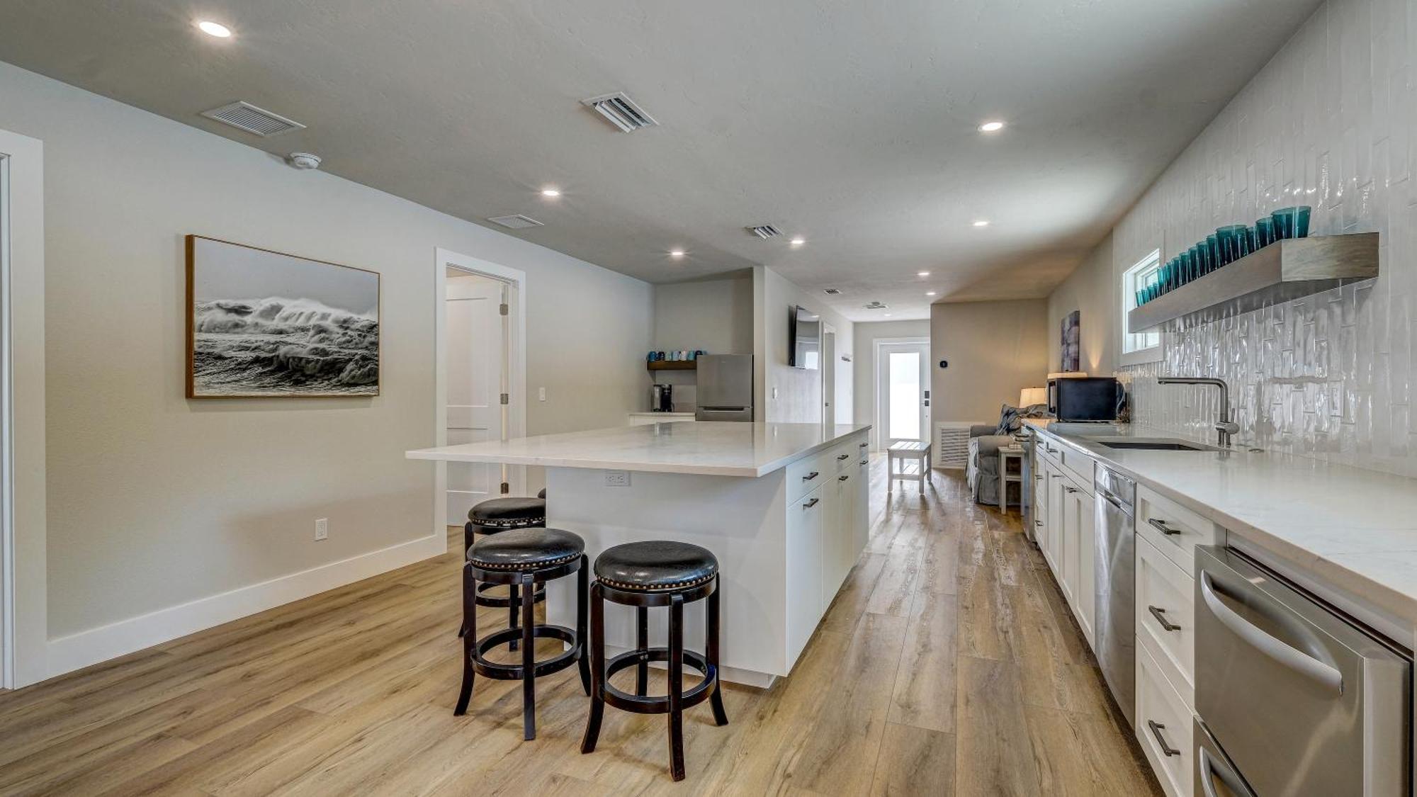 75 Palms! Sleeps 23! Luxury 1 Acre Lot Pool And Spa, Putting & Game Room! Holiday home *