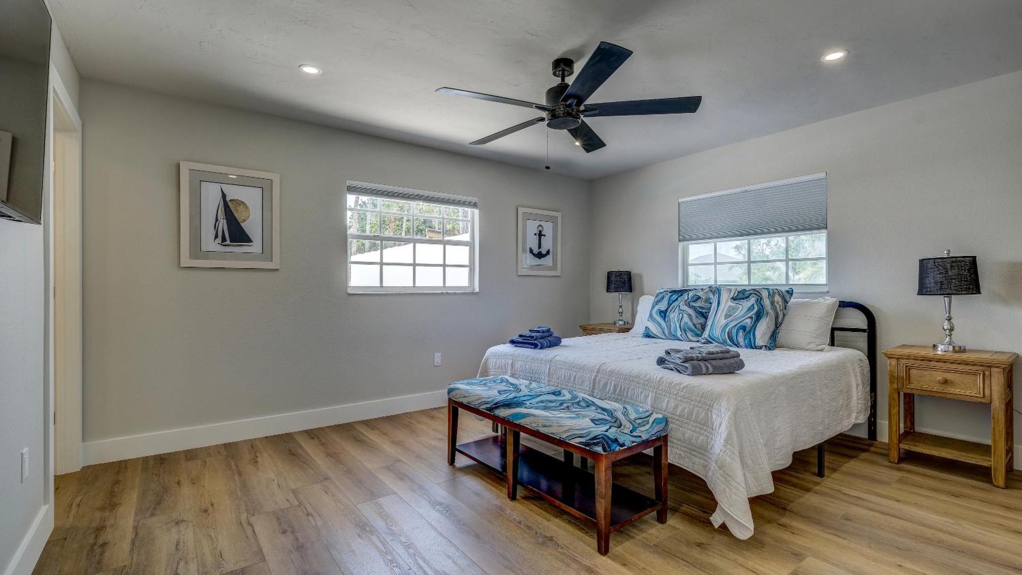 Holiday home 75 Palms! Sleeps 23! Luxury 1 Acre Lot Pool And Spa, Putting & Game Room!