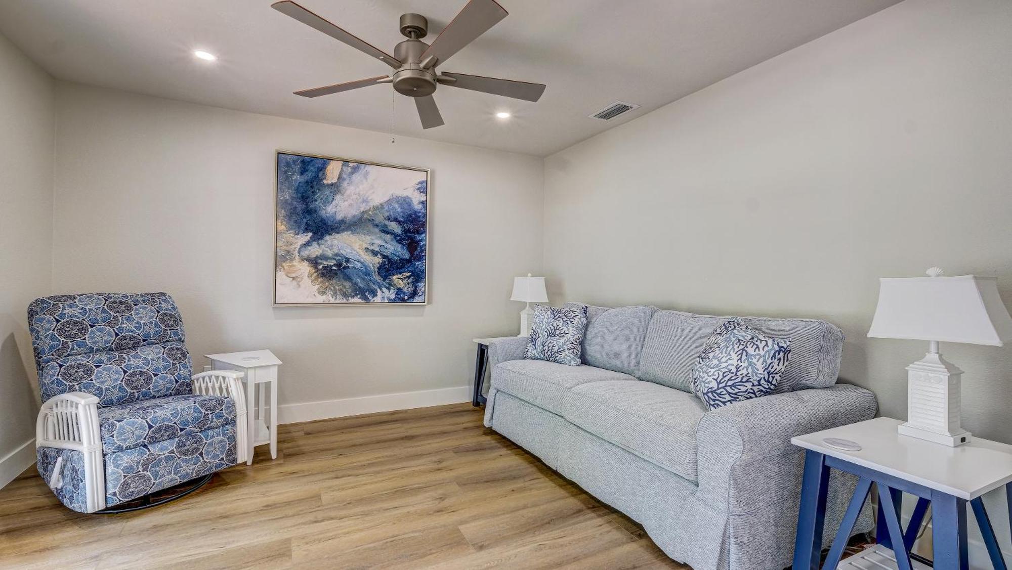 75 Palms! Sleeps 23! Luxury 1 Acre Lot Pool And Spa, Putting & Game Room! Holiday home Bradenton
