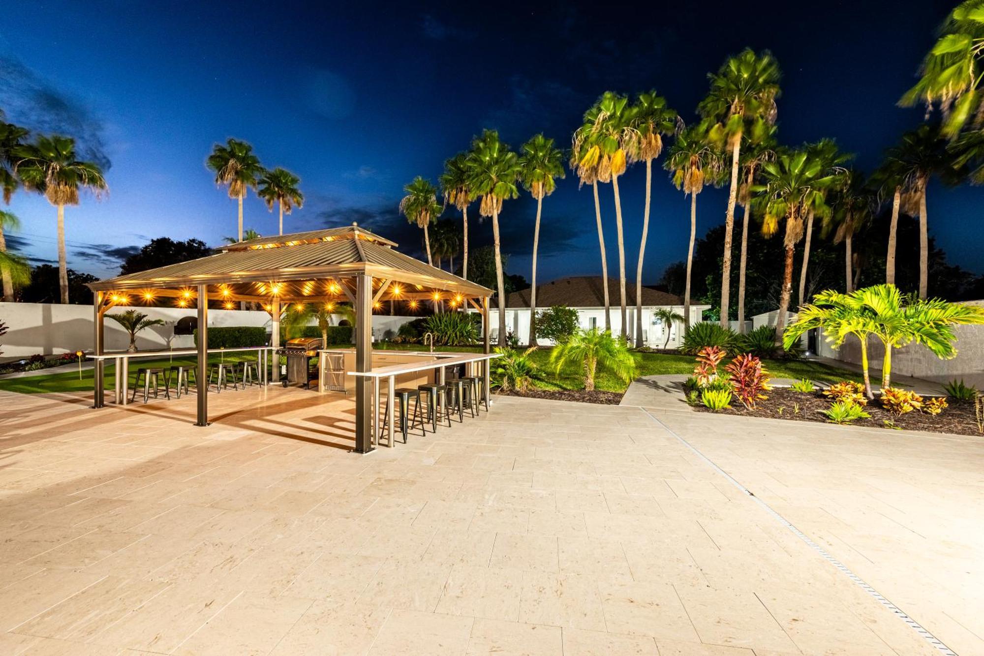 75 Palms! Sleeps 23! Luxury 1 Acre Lot Pool And Spa, Putting & Game Room! *