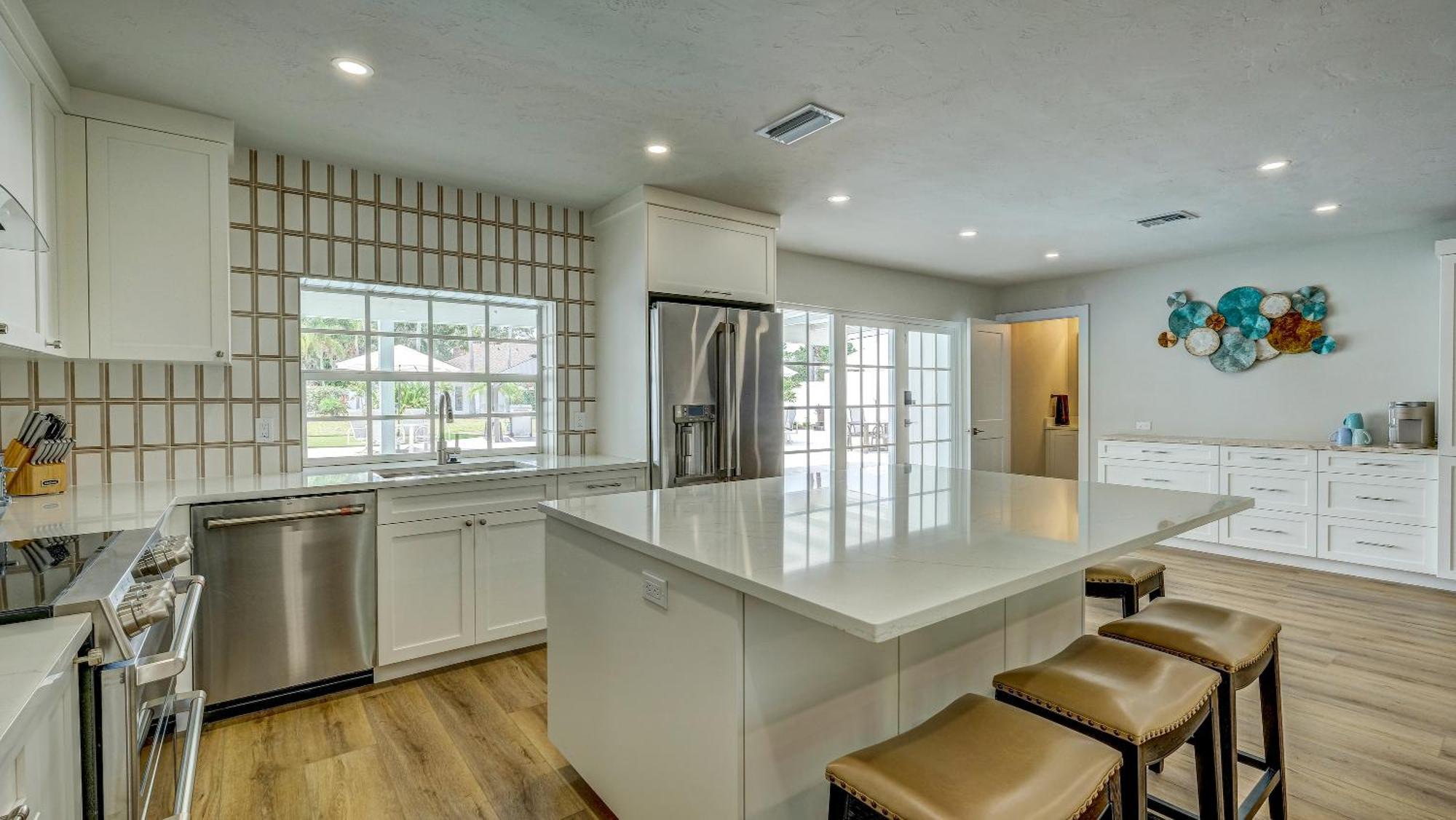 75 Palms! Sleeps 23! Luxury 1 Acre Lot Pool And Spa, Putting & Game Room! * Bradenton