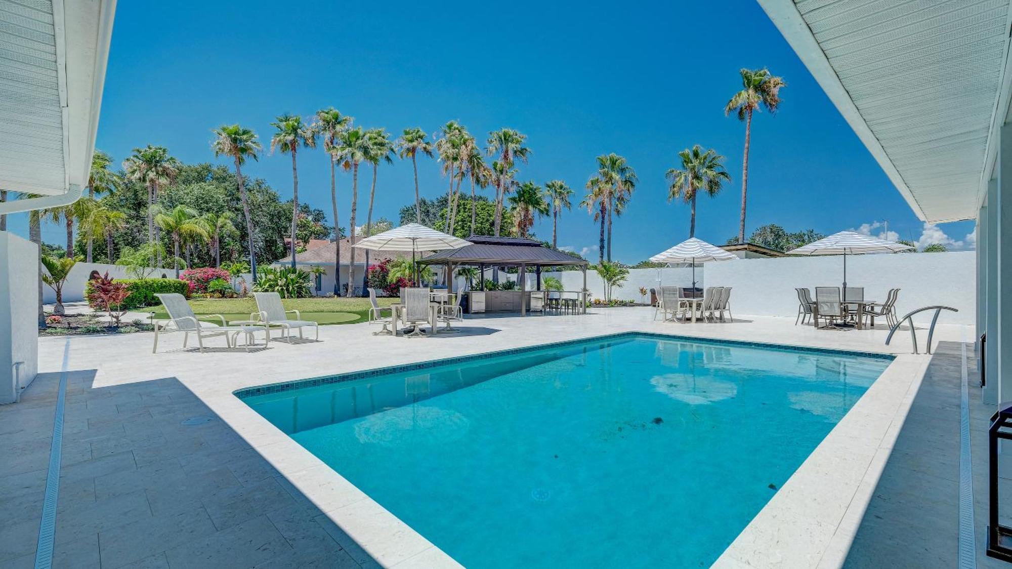75 Palms! Sleeps 23! Luxury 1 Acre Lot Pool And Spa, Putting & Game Room! * Bradenton