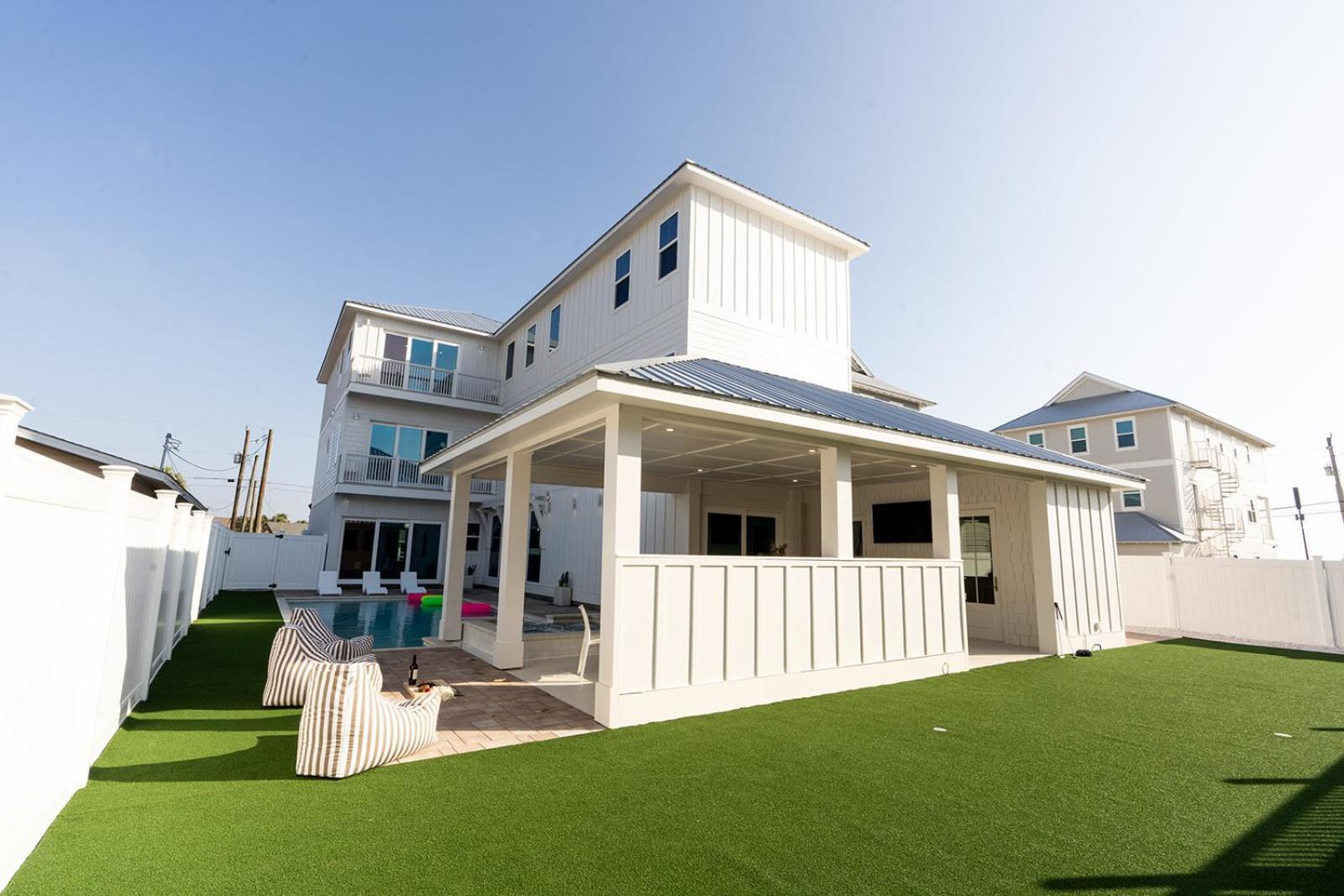 Villa The Taj Of The Gulf! Luxury Mansion! Sleeps 37, Private Pool & Hot Tub, Putting Golf Panama City Beach