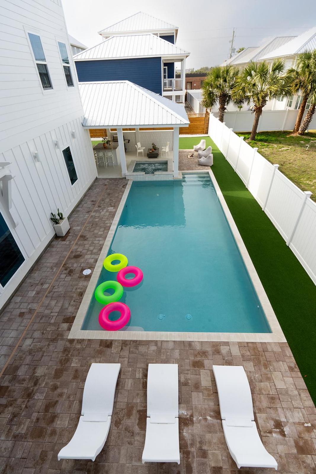 The Taj Of The Gulf! Luxury Mansion! Sleeps 37, Private Pool & Hot Tub, Putting Golf * Panama City Beach