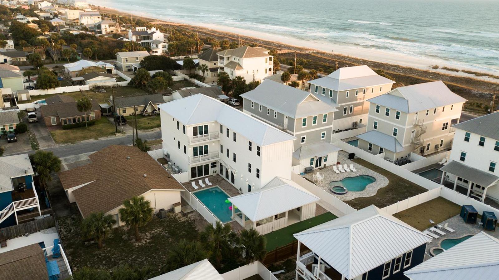 The Taj Of The Gulf! Luxury Mansion! Sleeps 37, Private Pool & Hot Tub, Putting Golf Villa Panama City Beach