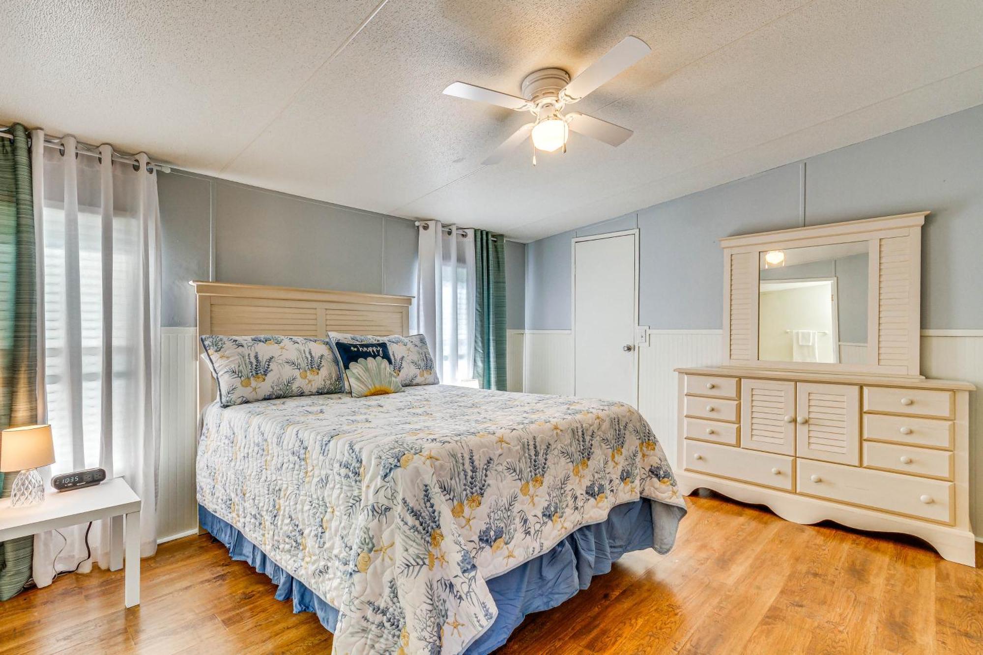 With Private Dock - 7 Mi To Beaches Holiday home Pensacola