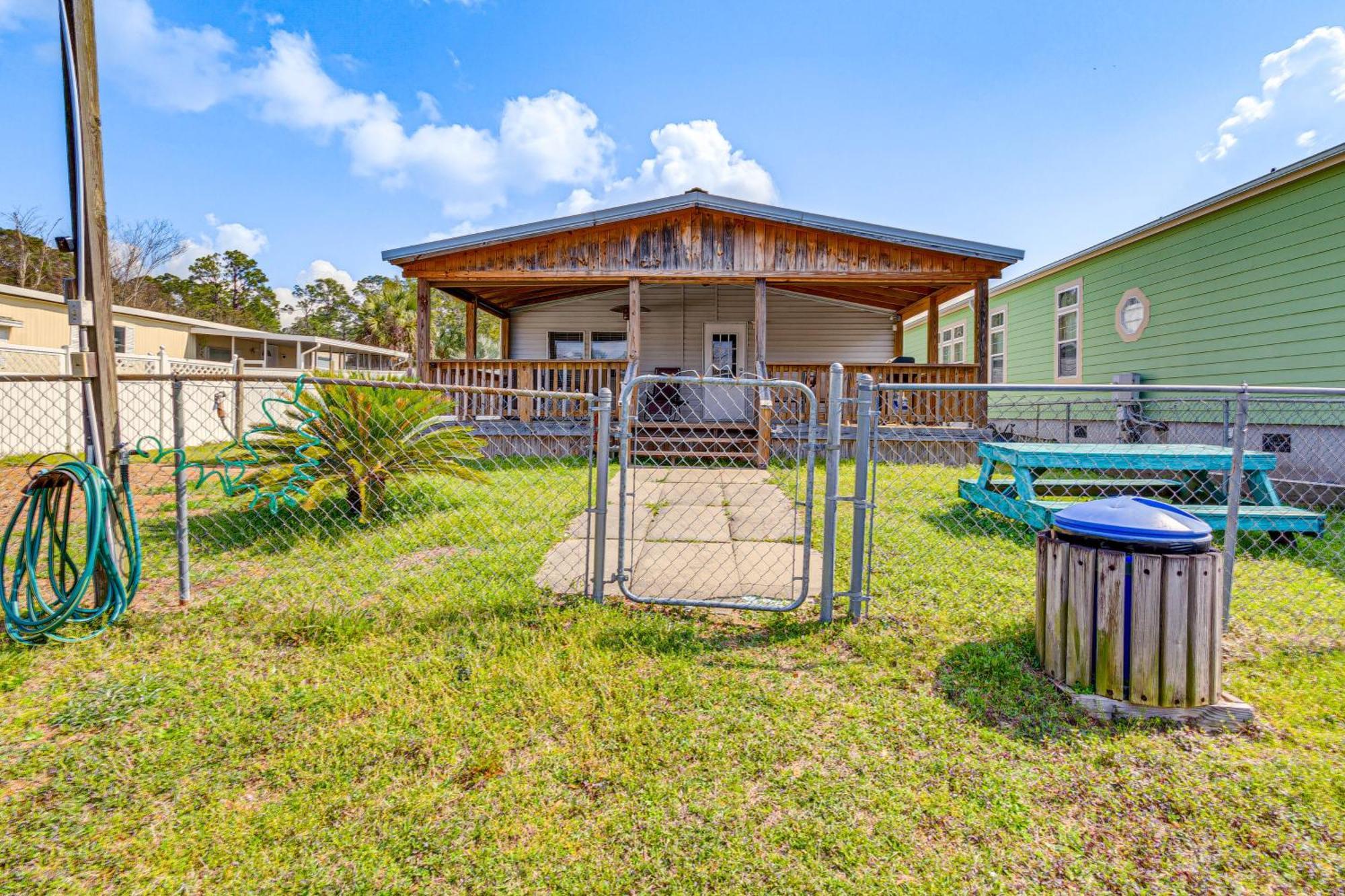 With Private Dock - 7 Mi To Beaches Holiday home *