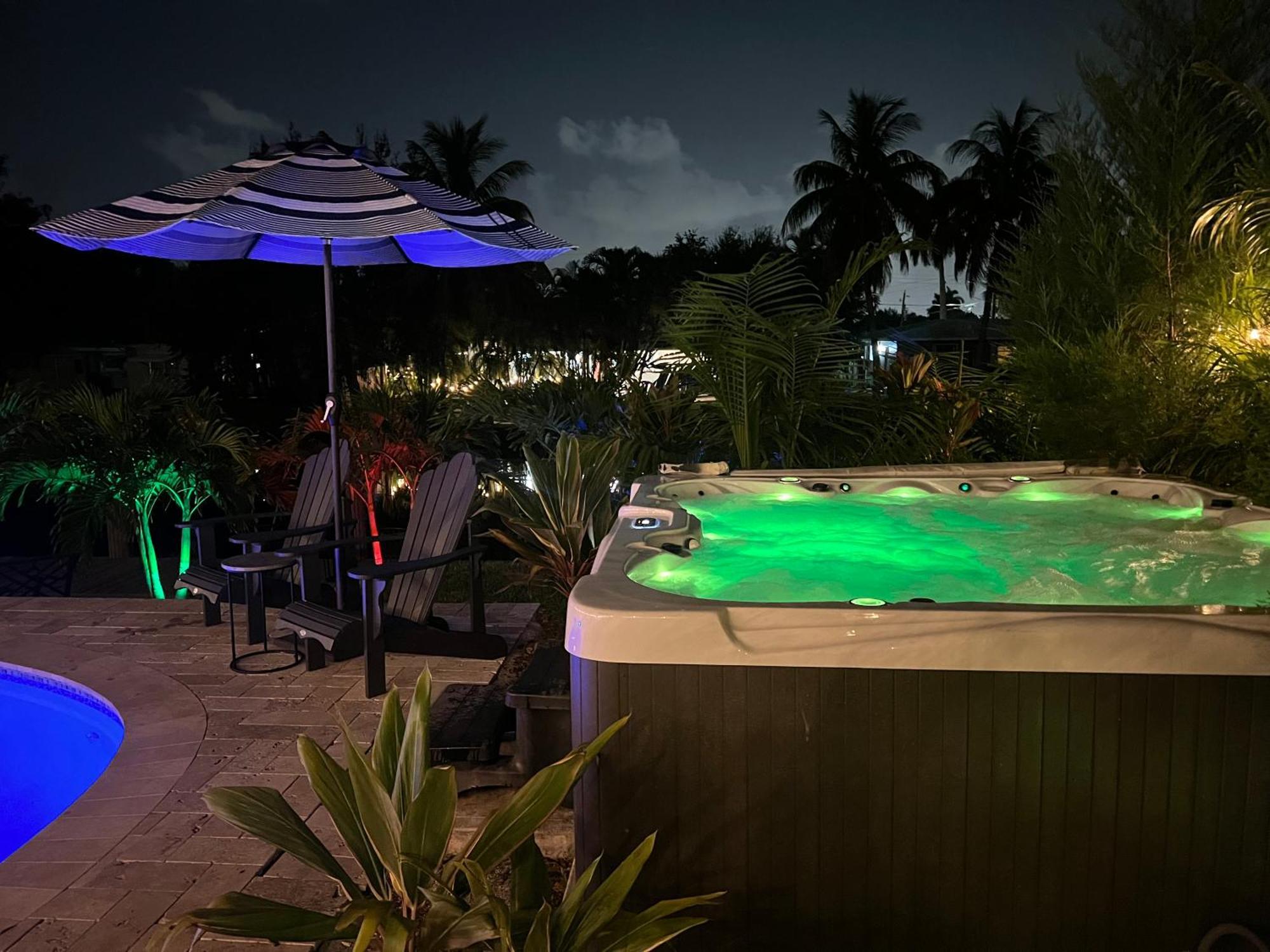 Holiday home Waterfront Tropical Oasis, Htd Pool-hottub-kayaks