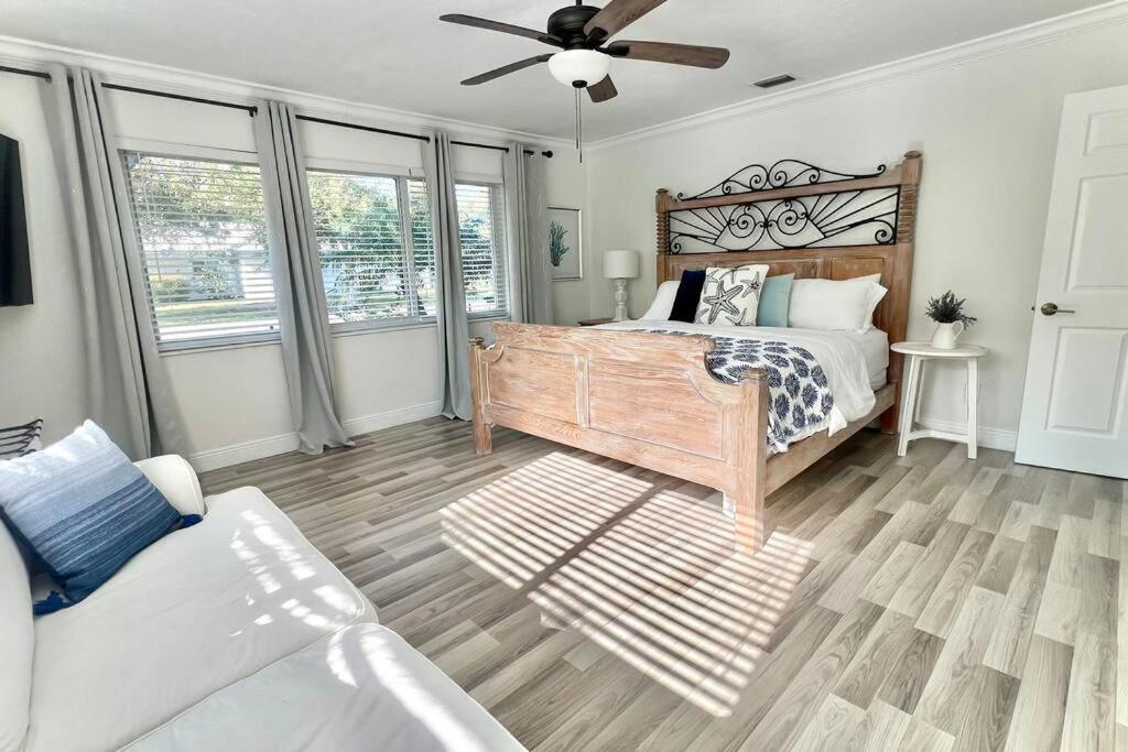 Waterfront Tropical Oasis, Htd Pool-hottub-kayaks Holiday home Fort Lauderdale
